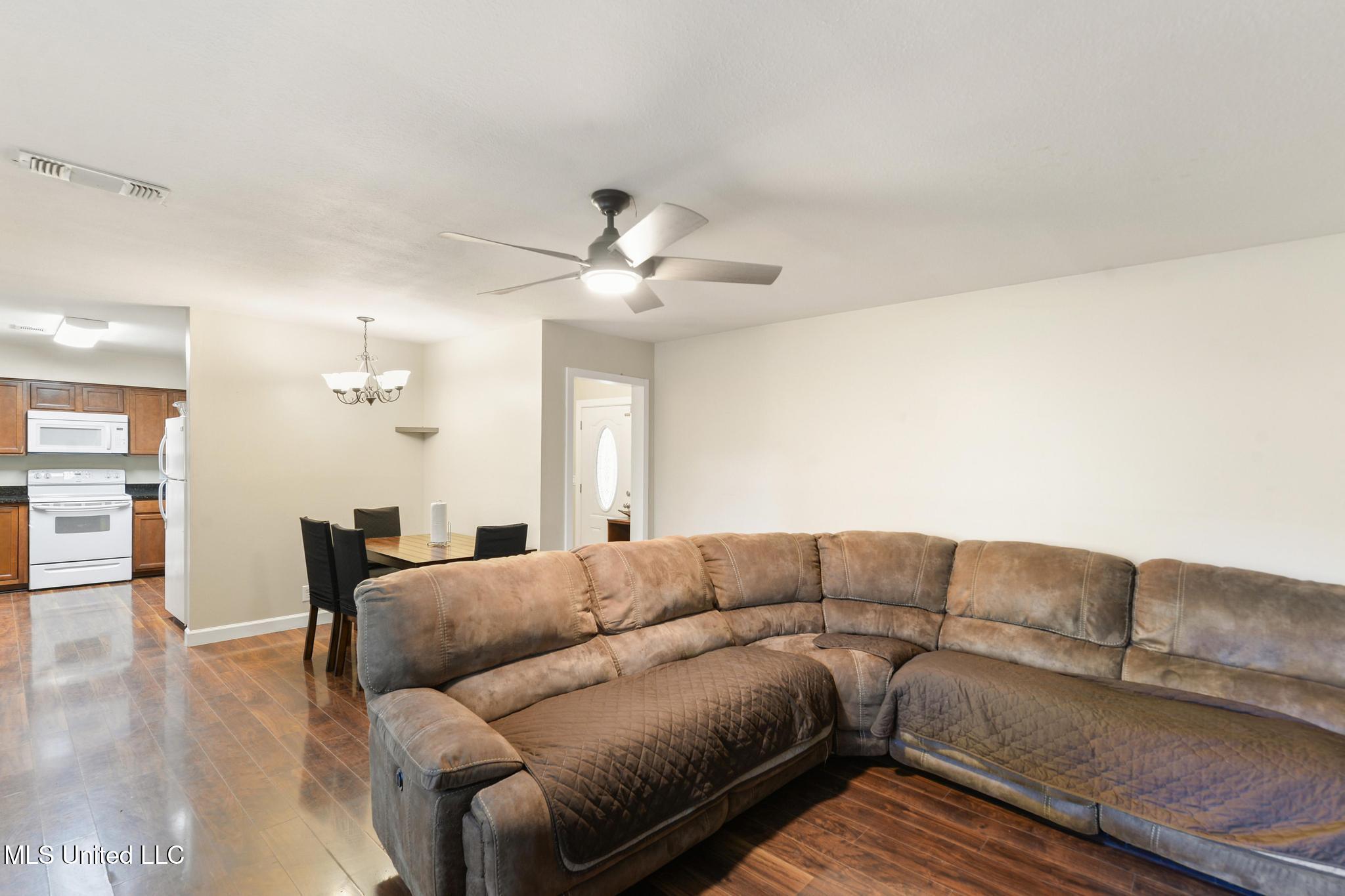 21 E Park Street Property Photo 6