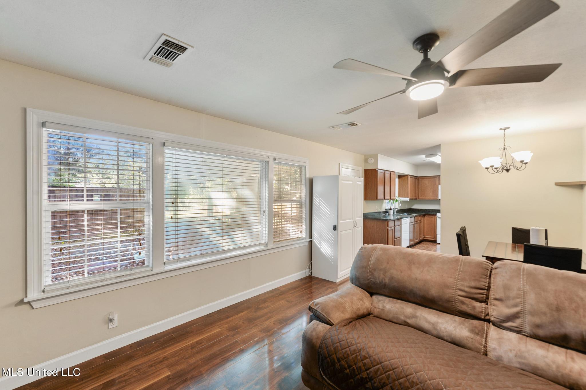 21 E Park Street Property Photo 7