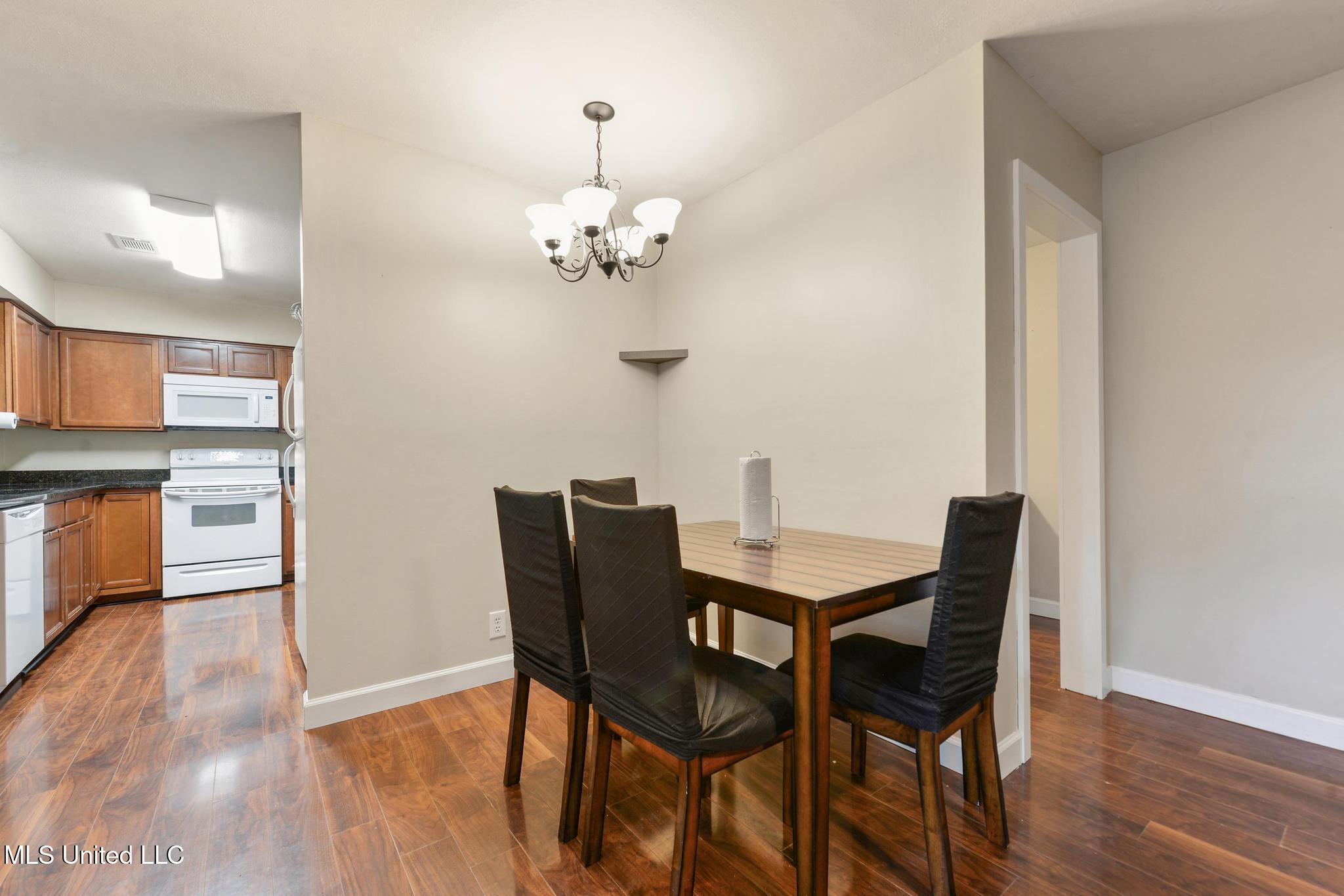 21 E Park Street Property Photo 8