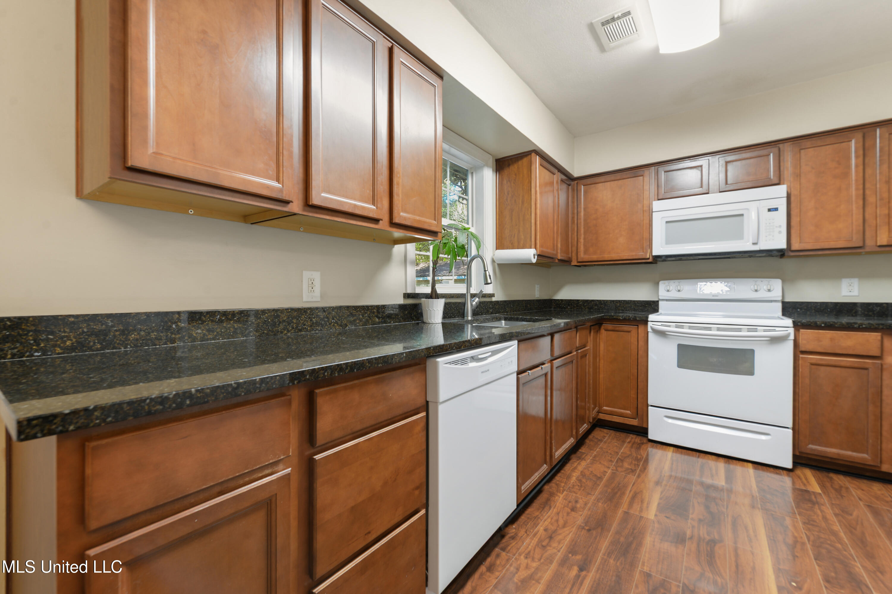 21 E Park Street Property Photo 9