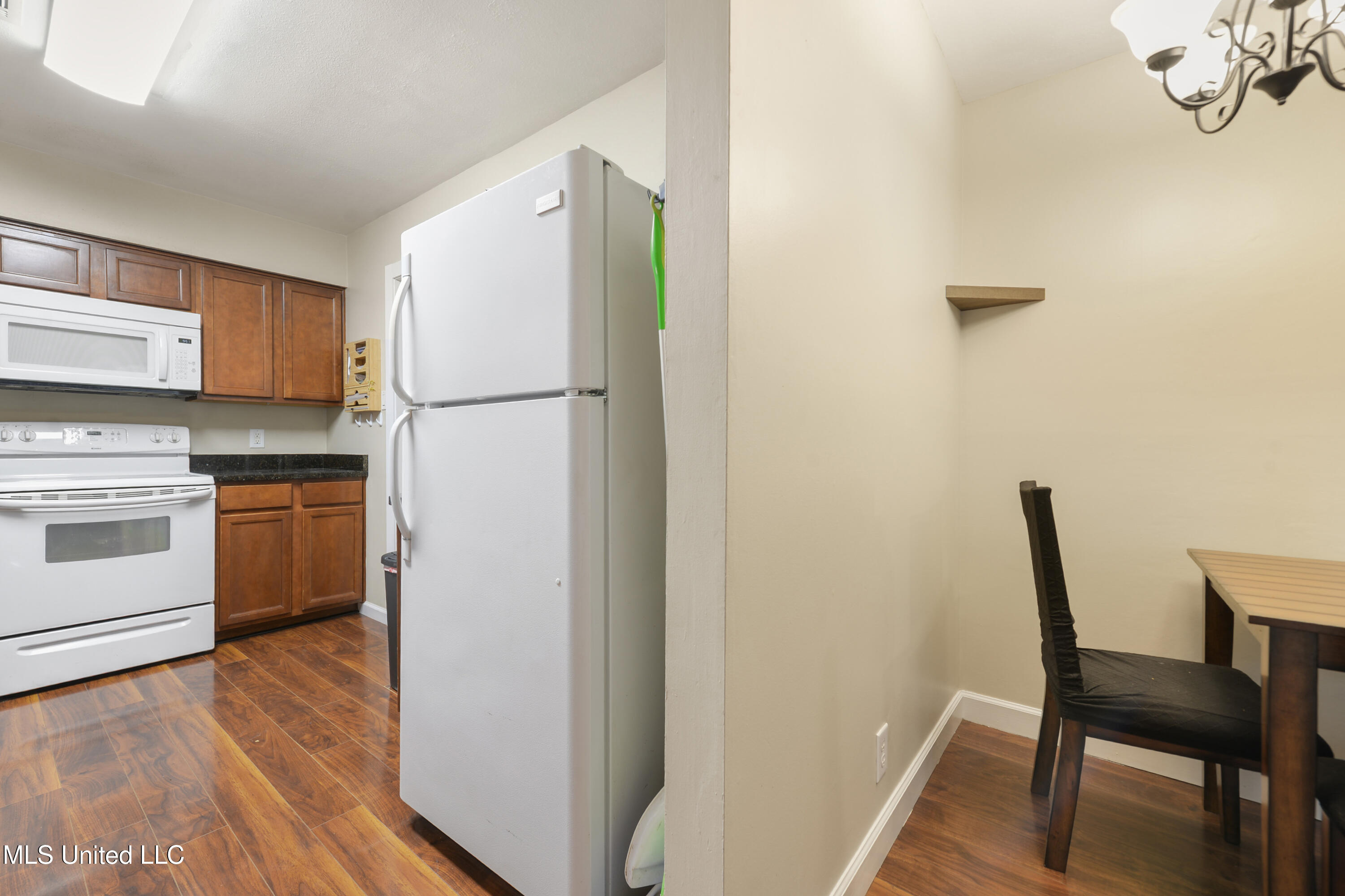 21 E Park Street Property Photo 10