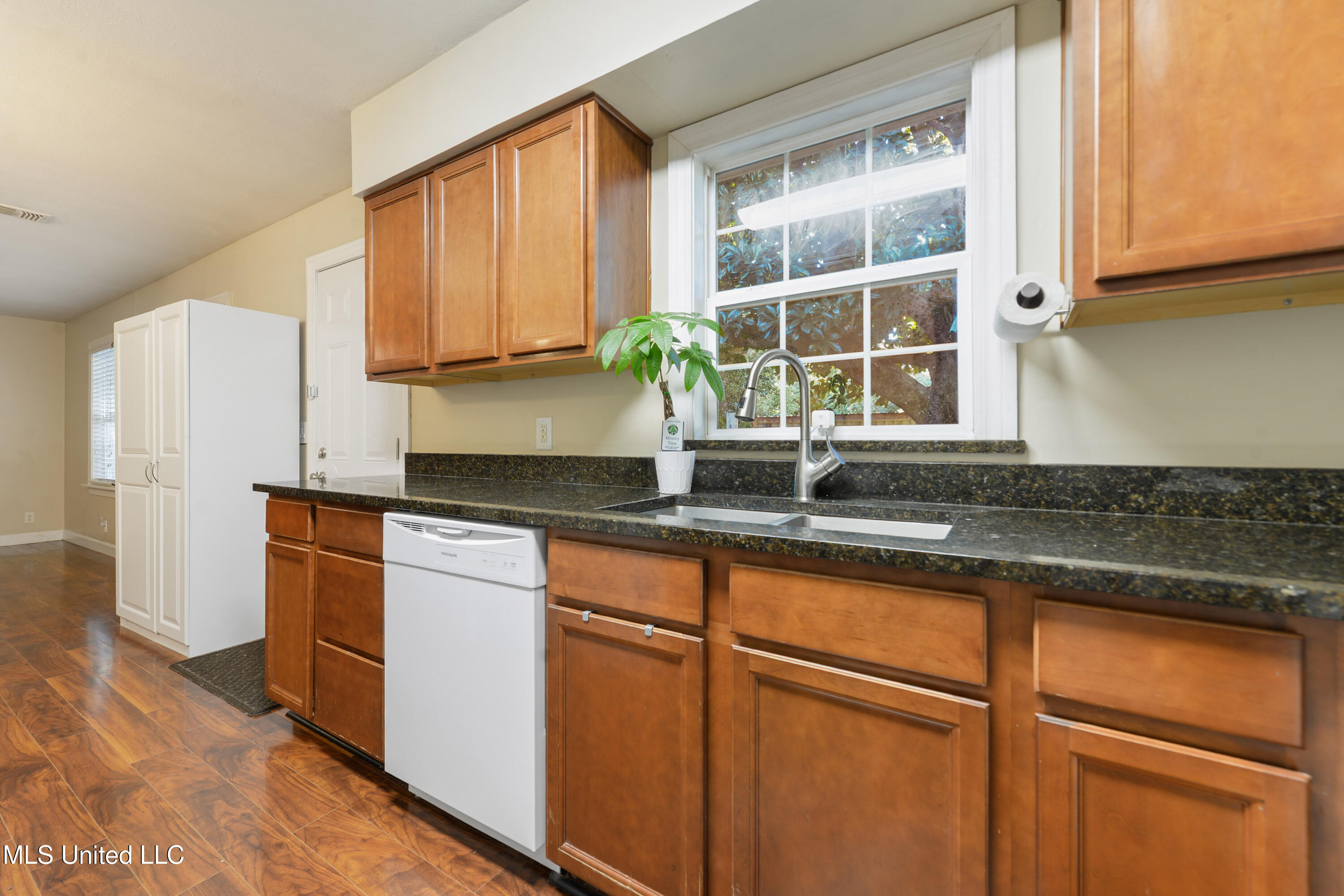 21 E Park Street Property Photo 11