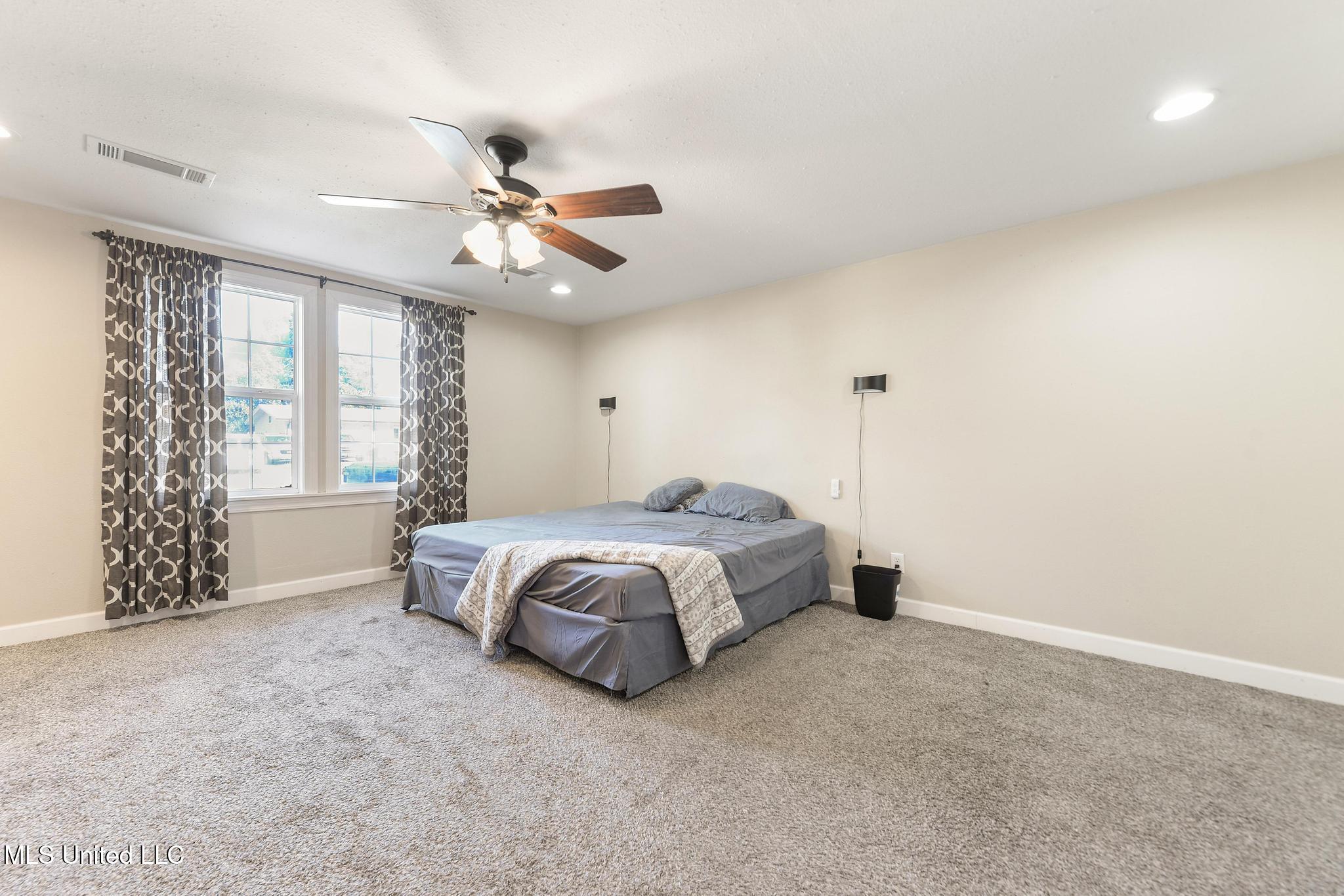 21 E Park Street Property Photo 12