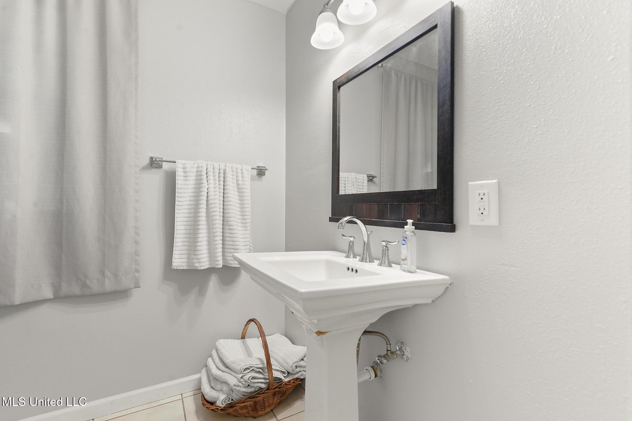 21 E Park Street Property Photo 21