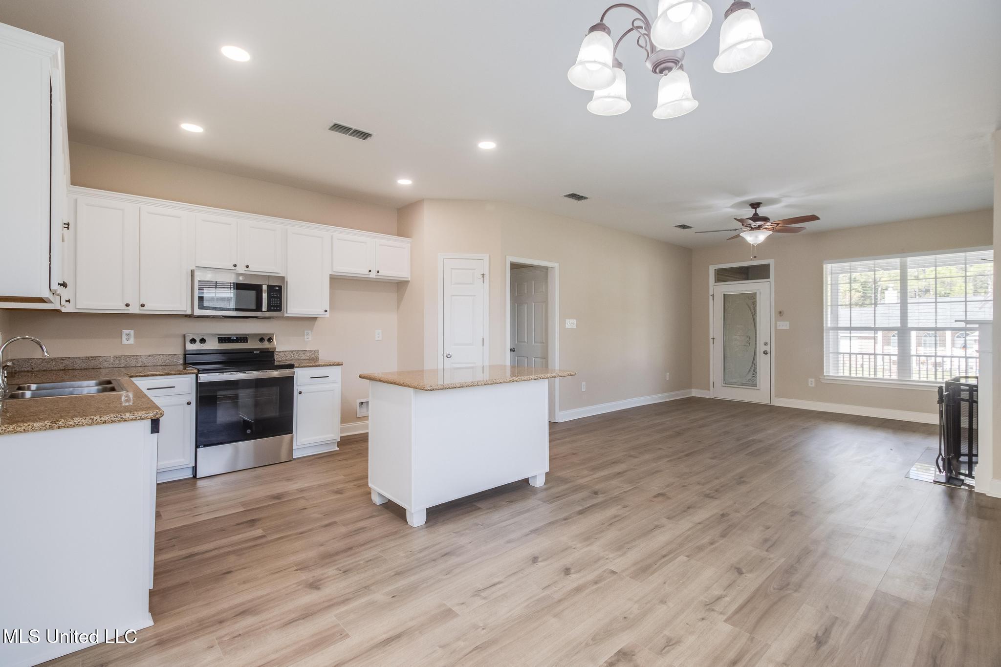 11352 Mia Drive Property Photo 4