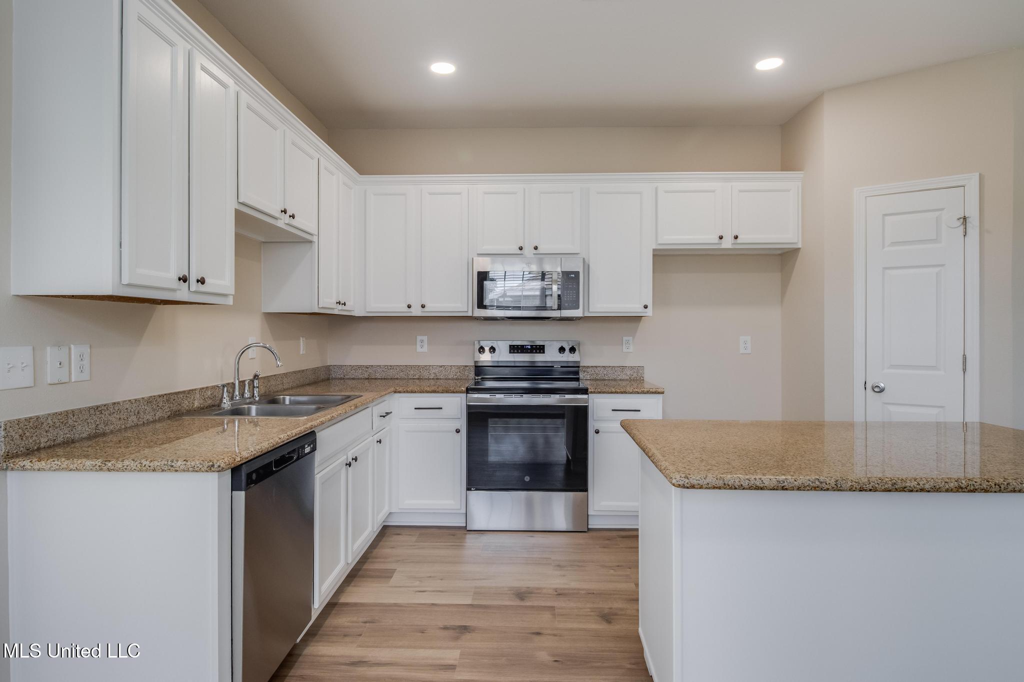 11352 Mia Drive Property Photo 5