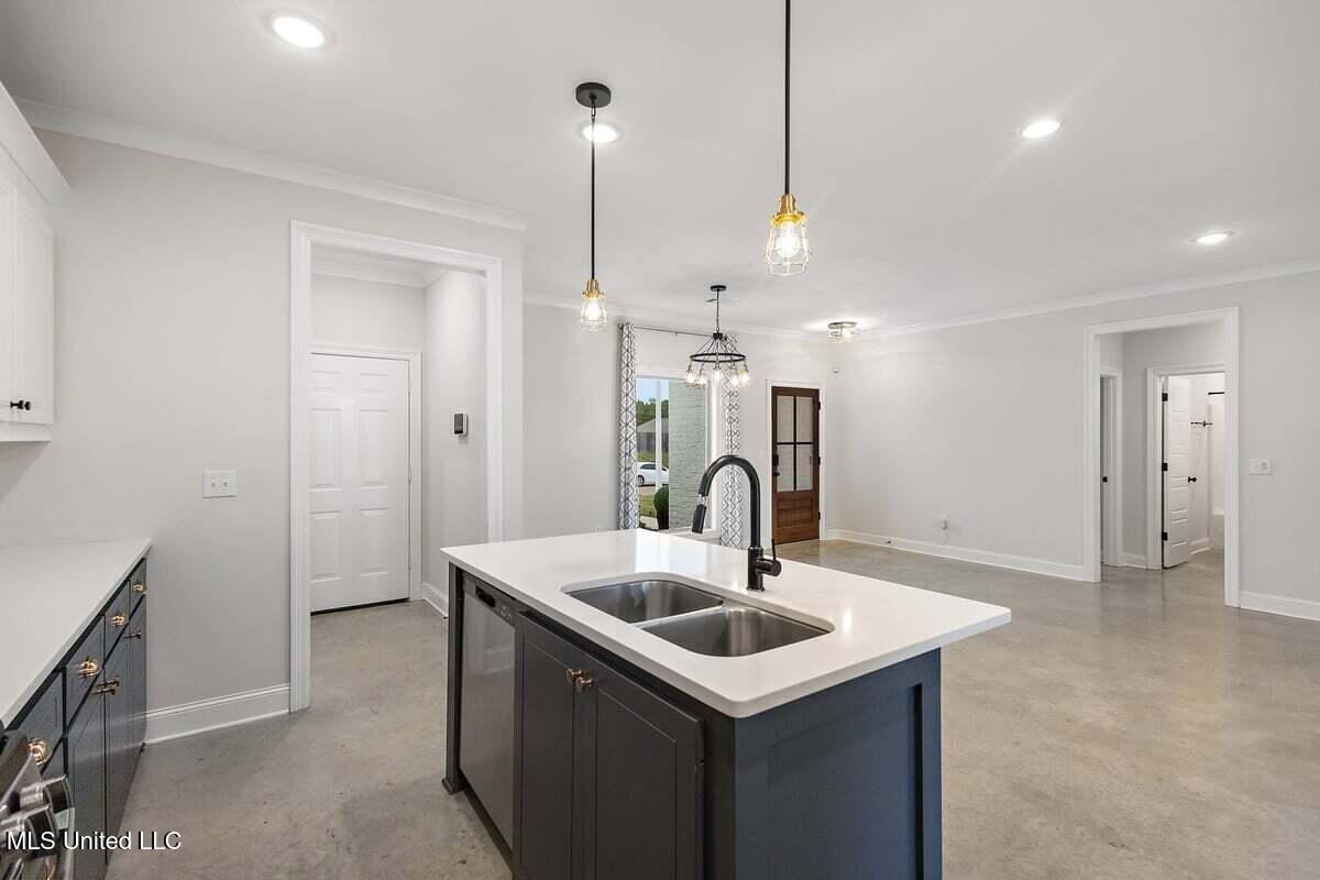 517 Birchwood Boulevard Property Photo 9