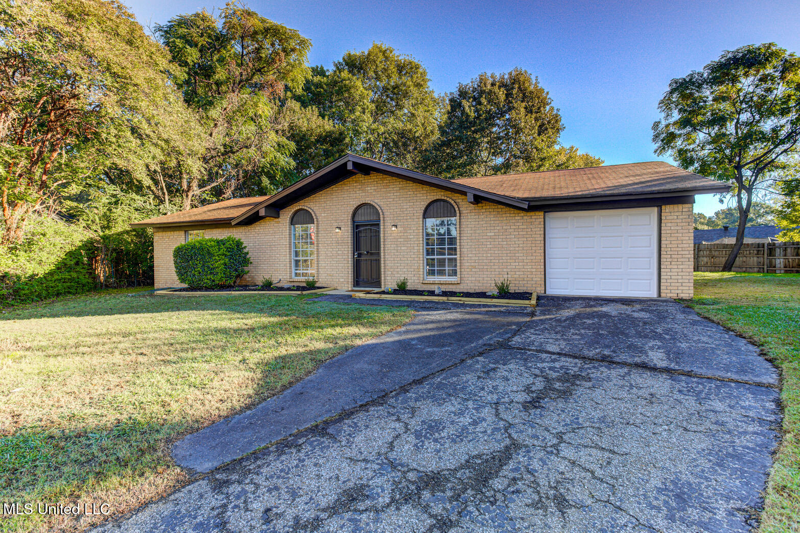 7274 Downing Cove Property Photo 1