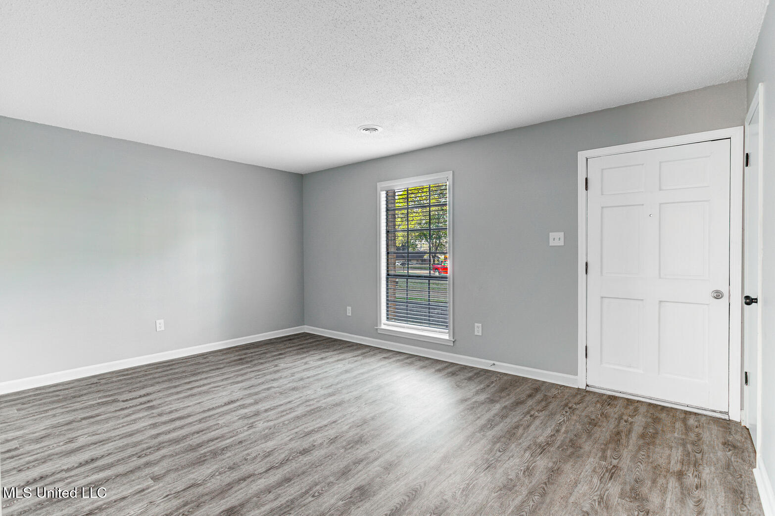 7274 Downing Cove Property Photo 2