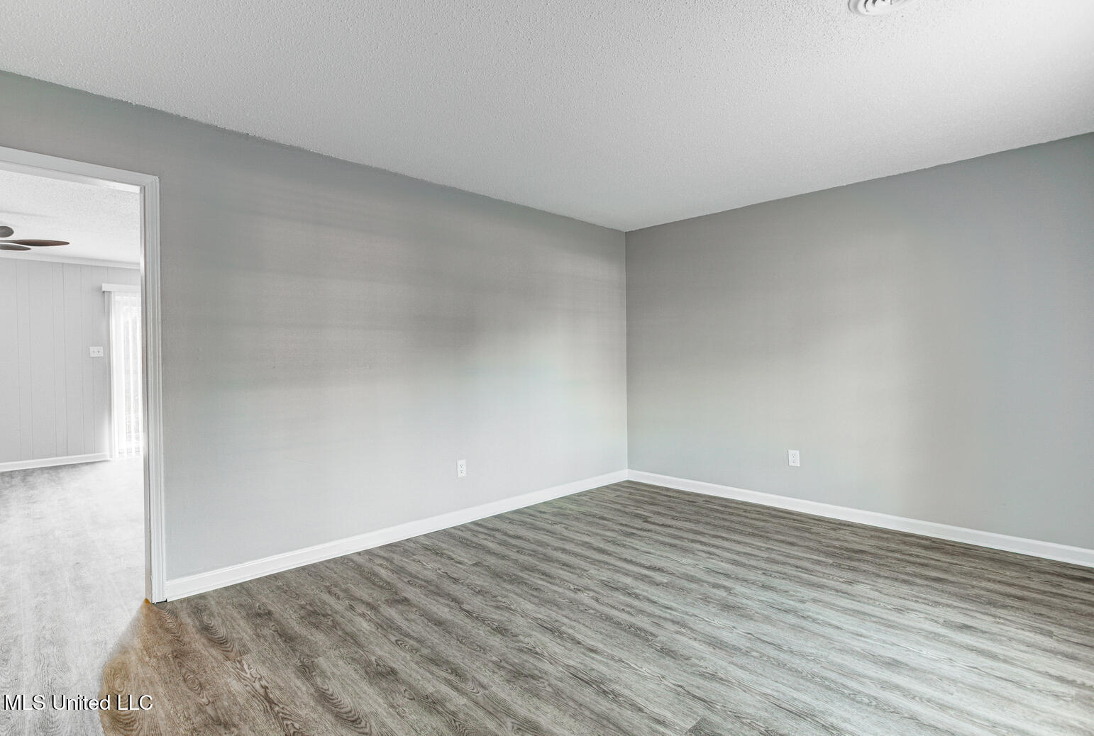 7274 Downing Cove Property Photo 4