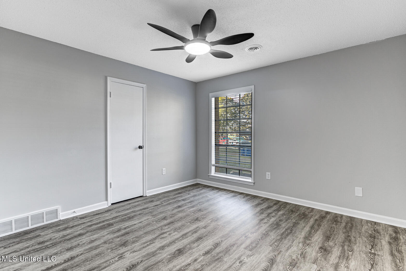 7274 Downing Cove Property Photo 13