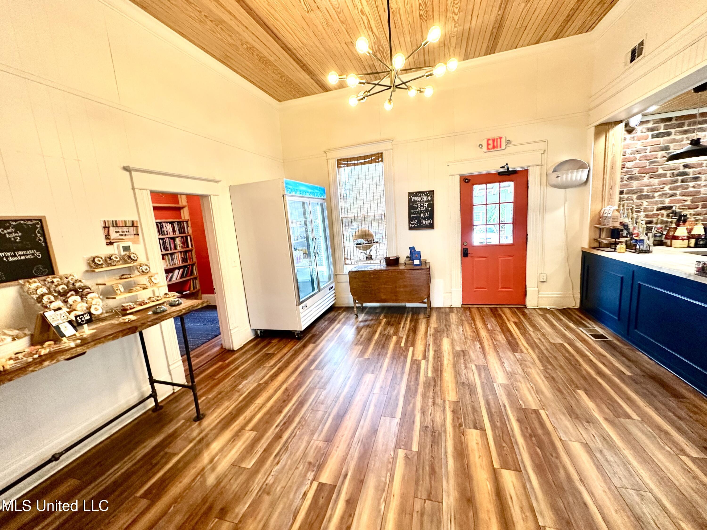 512 W Monticello Street Property Photo 15