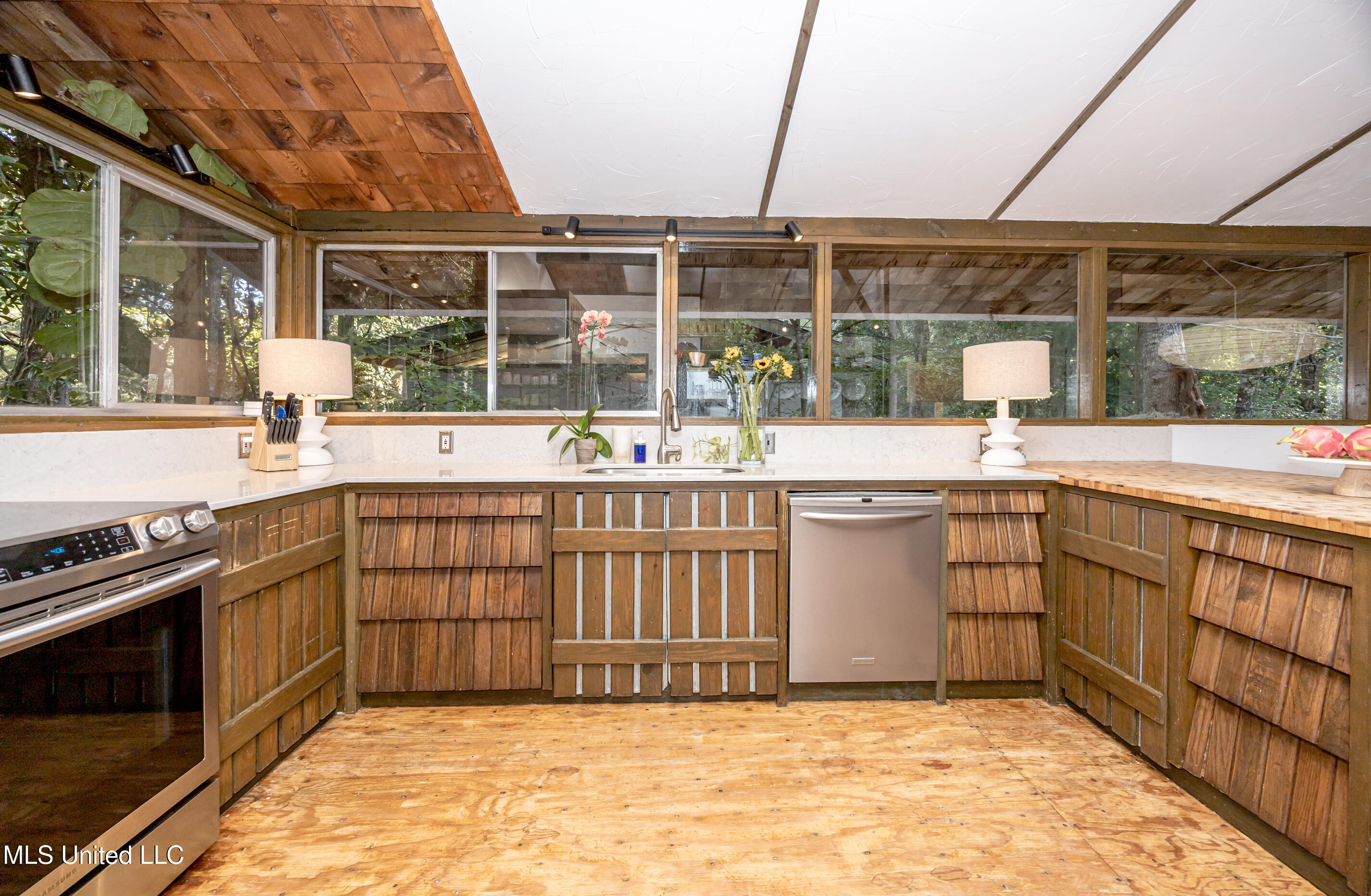 1103 Le Voyageur Drive Property Photo 16