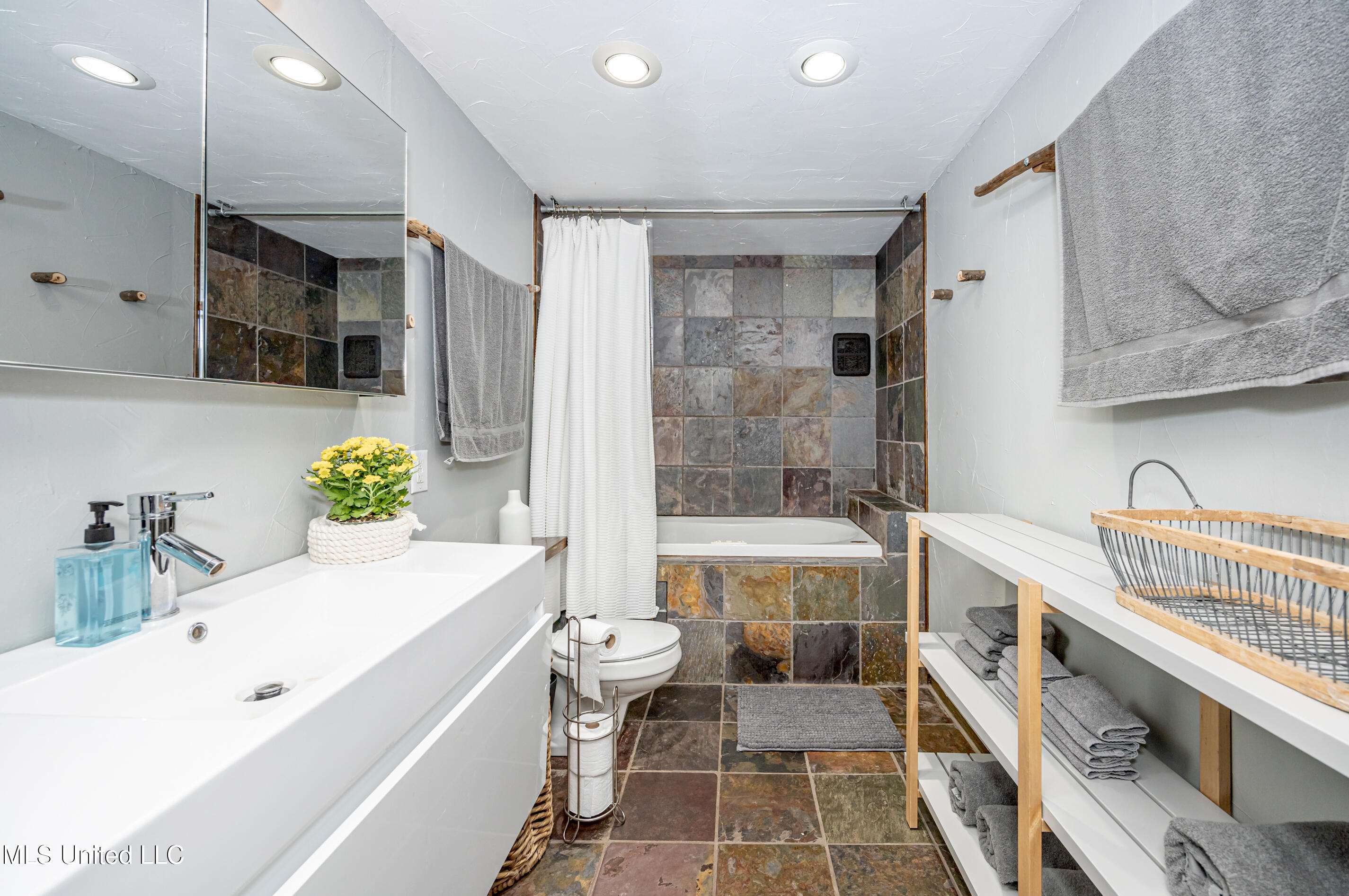 1103 Le Voyageur Drive Property Photo 64