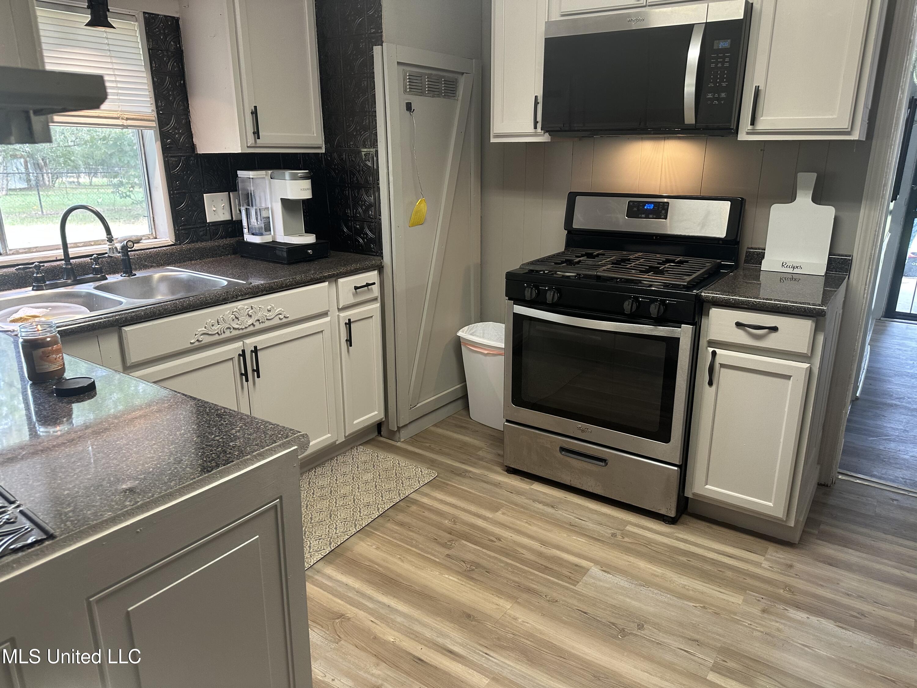 5428 Terry Road Property Photo 9