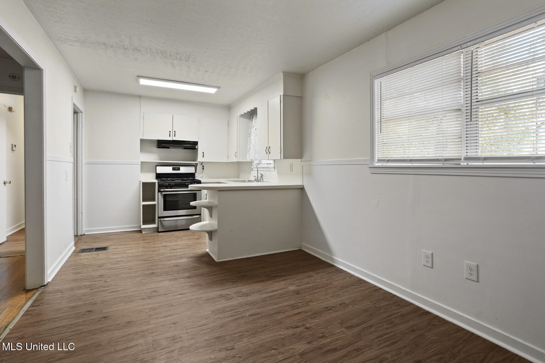 4162 Dearing Street Property Photo 7