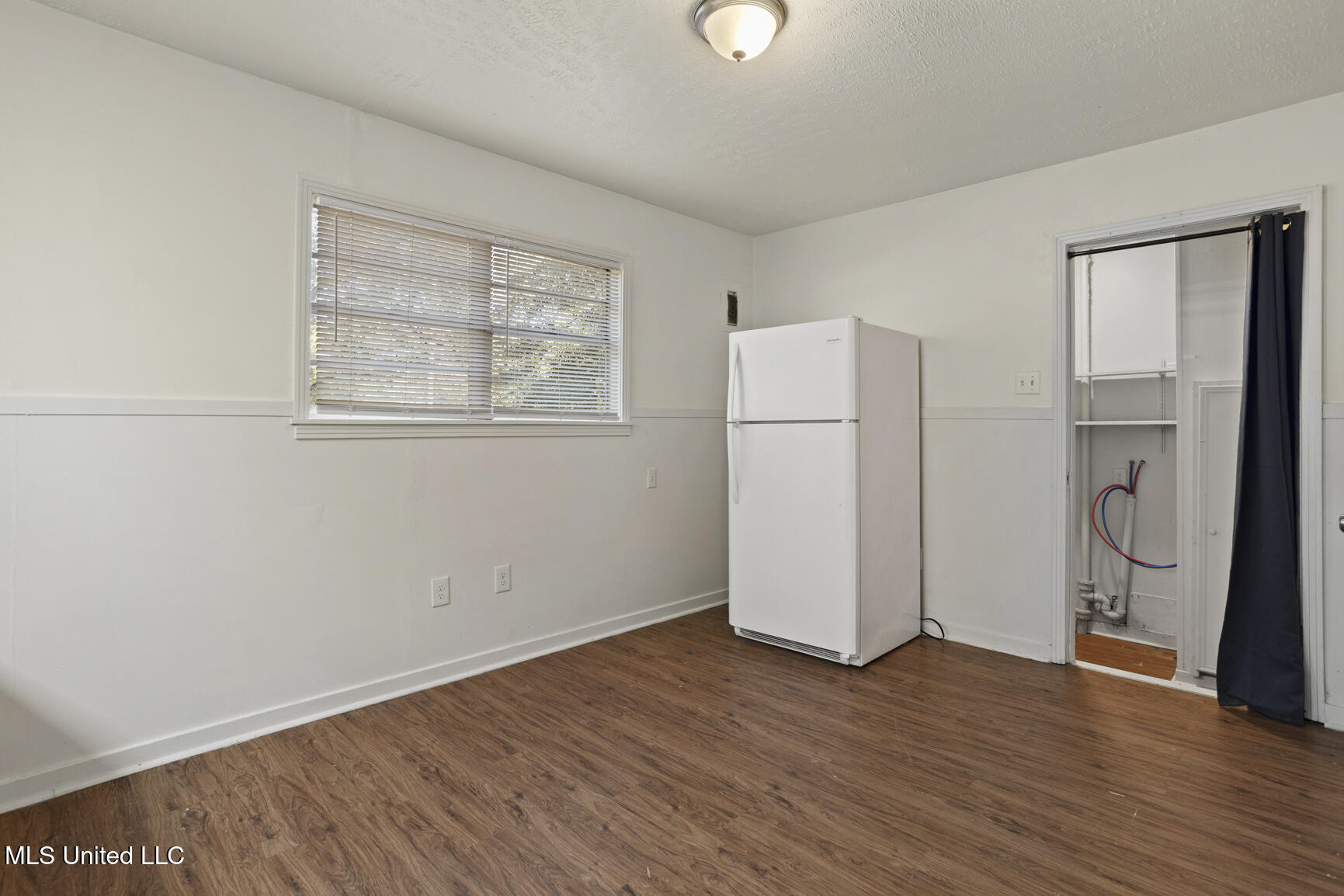 4162 Dearing Street Property Photo 8