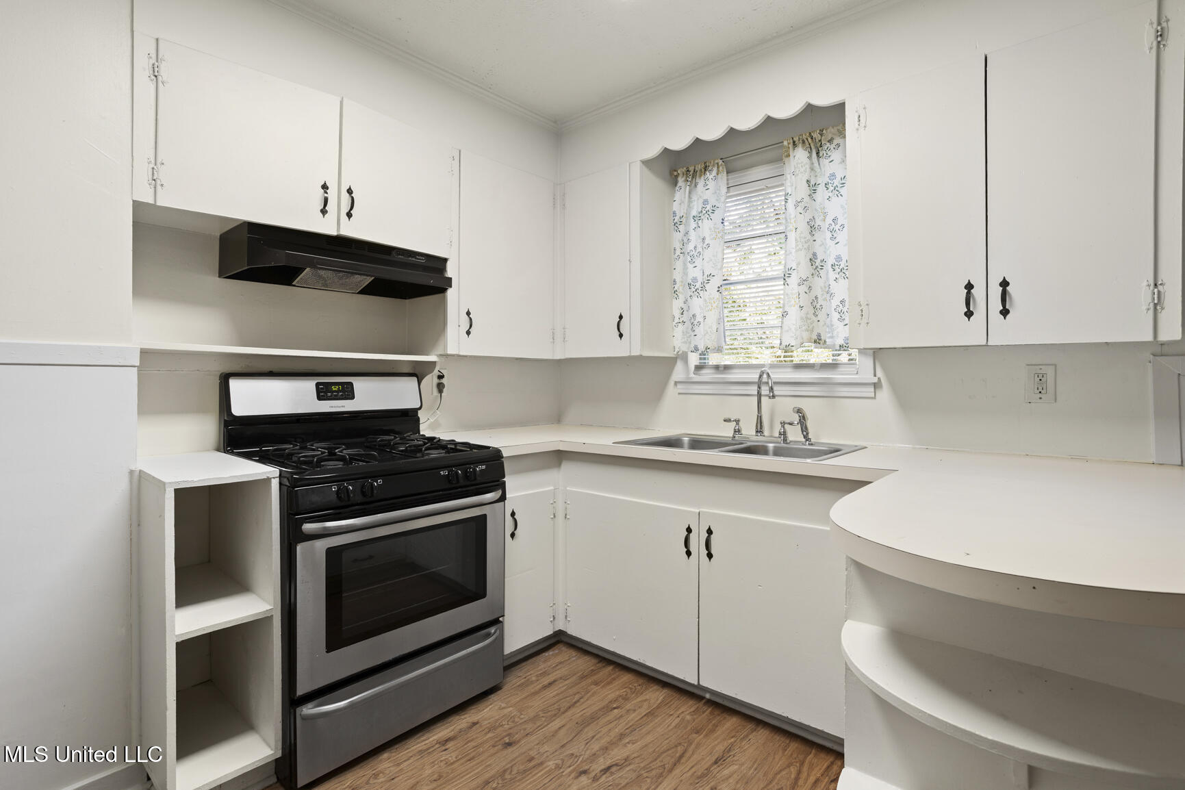 4162 Dearing Street Property Photo 9