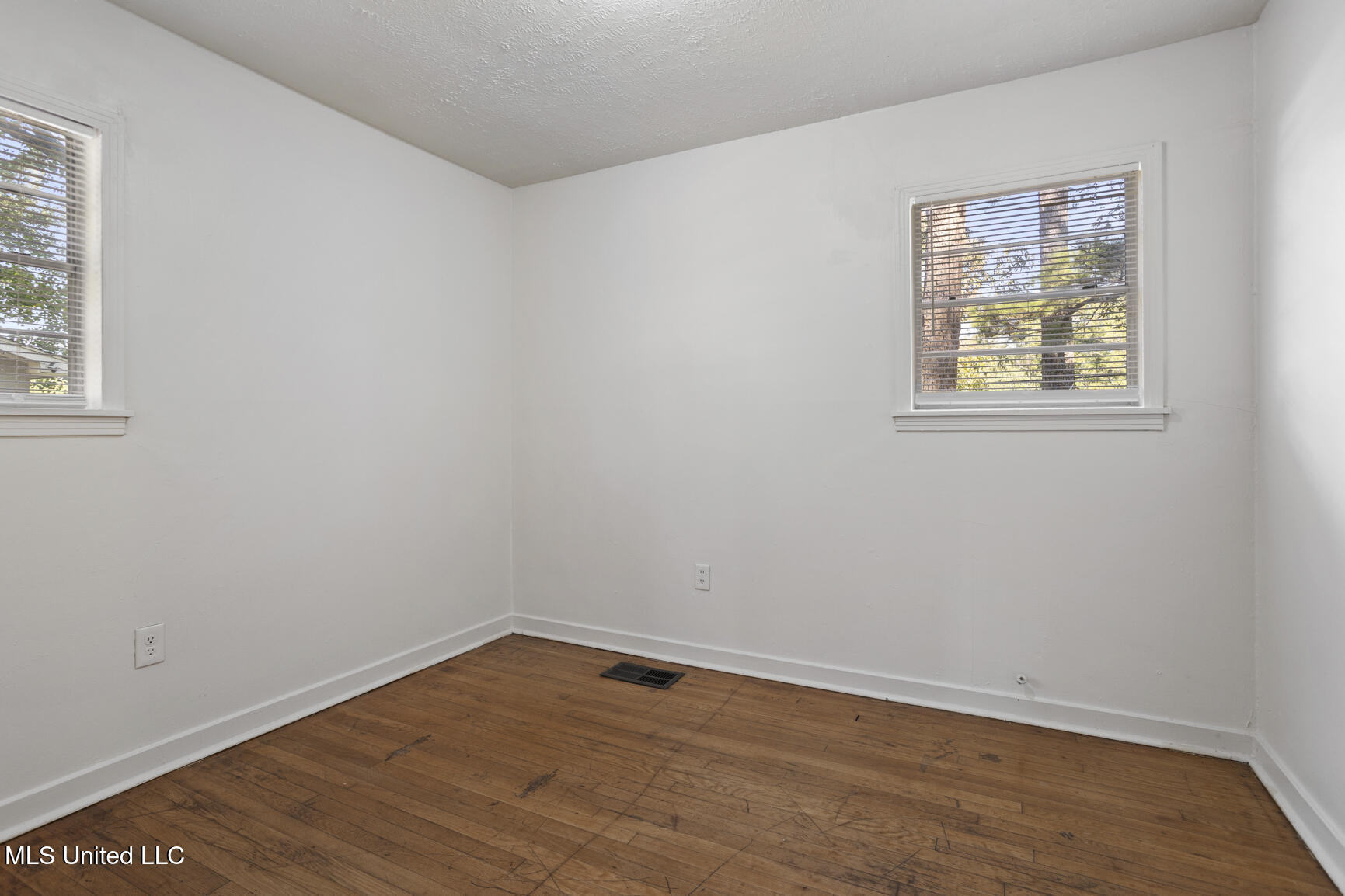 4162 Dearing Street Property Photo 16