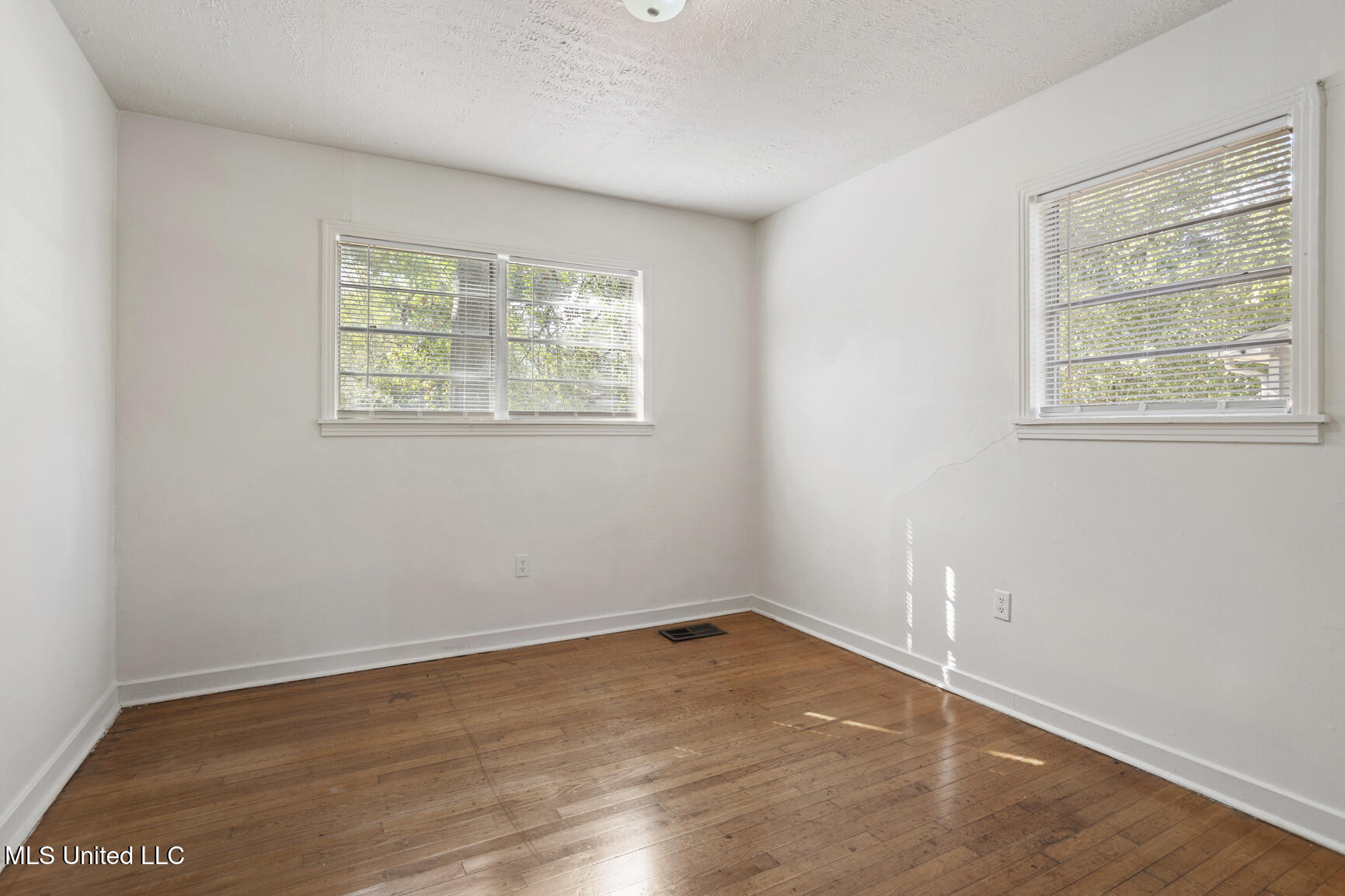 4162 Dearing Street Property Photo 17