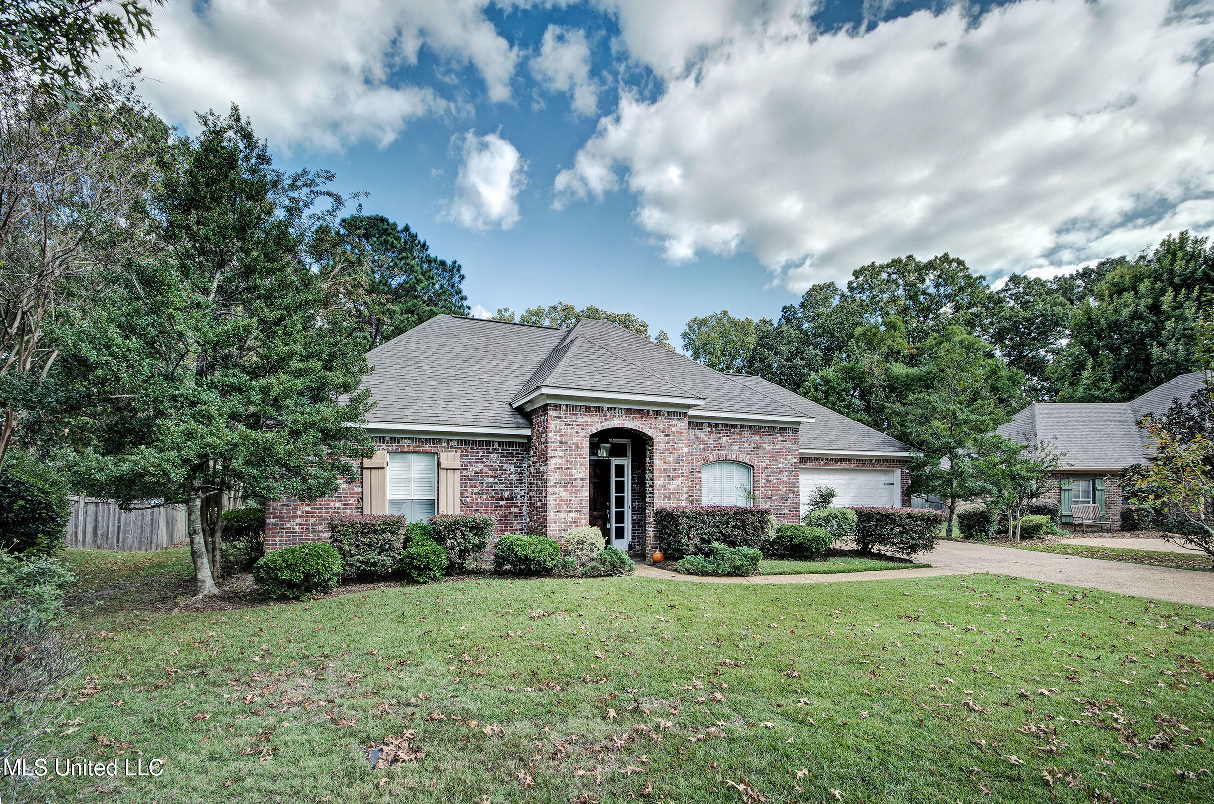 135 Seville Way Property Photo 1