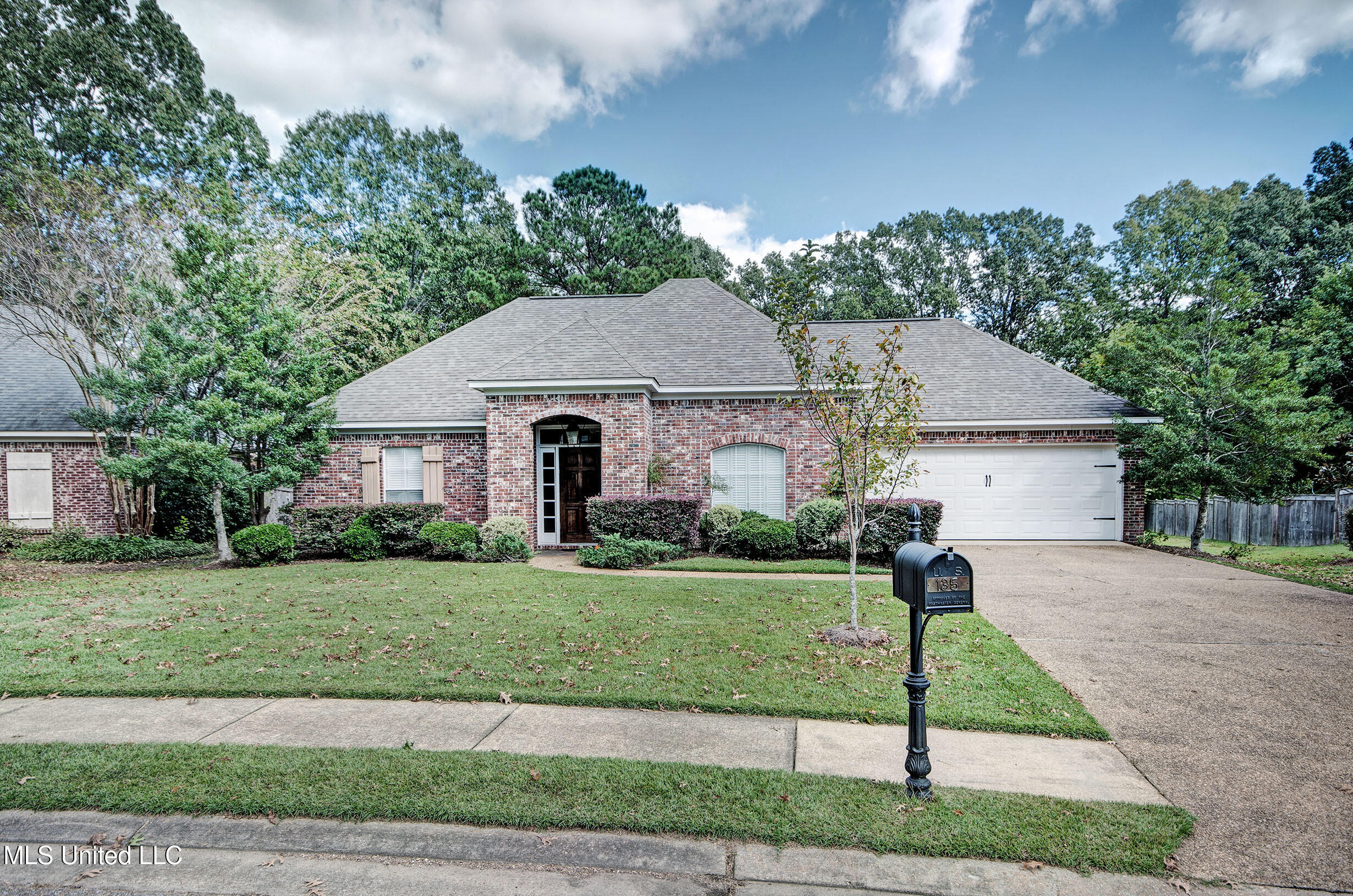 135 Seville Way Property Photo 2