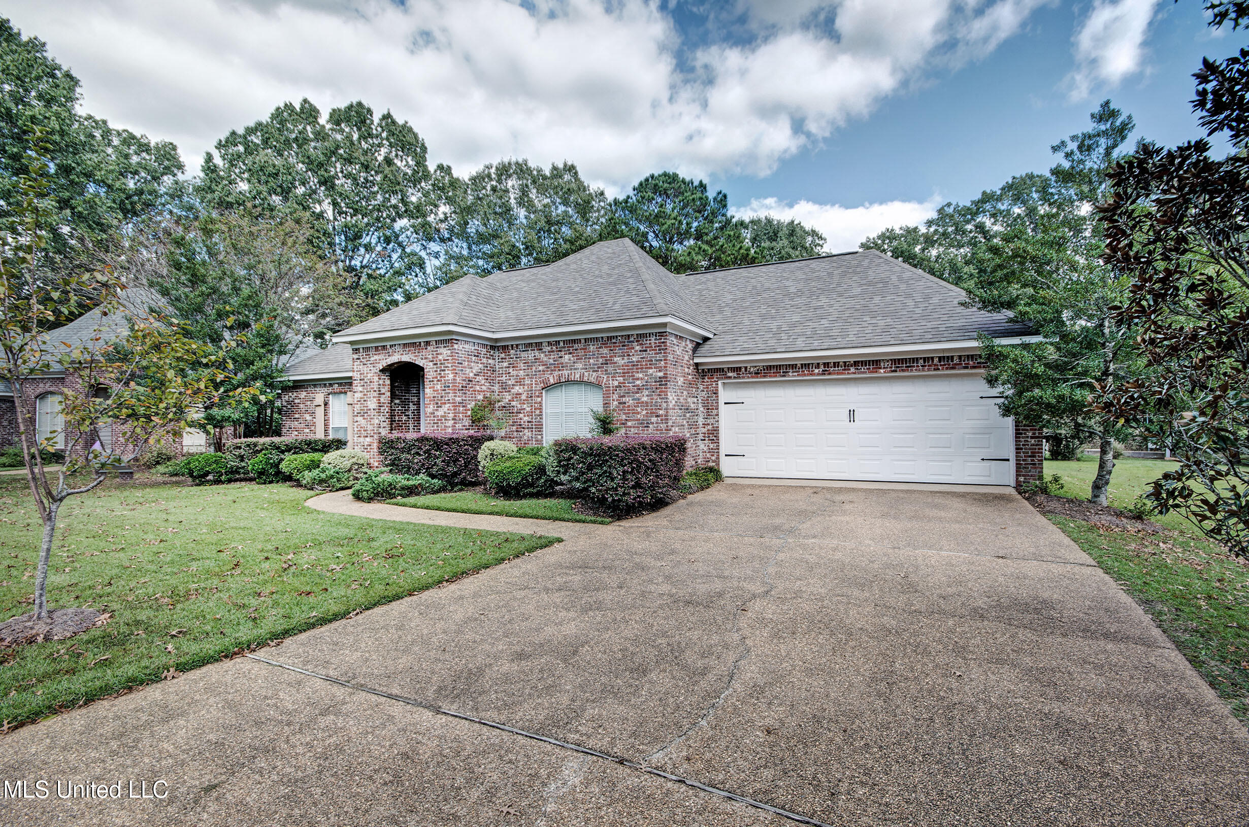 135 Seville Way Property Photo 3