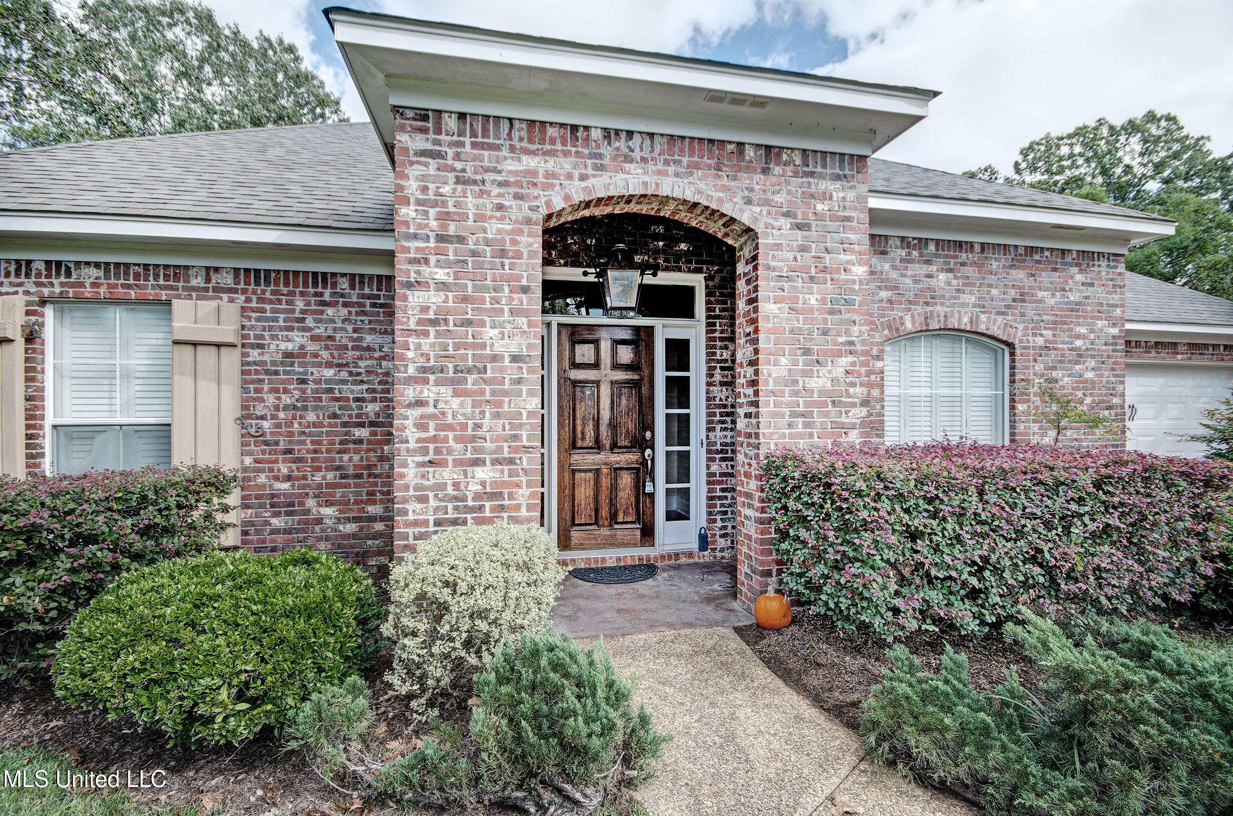 135 Seville Way Property Photo 4