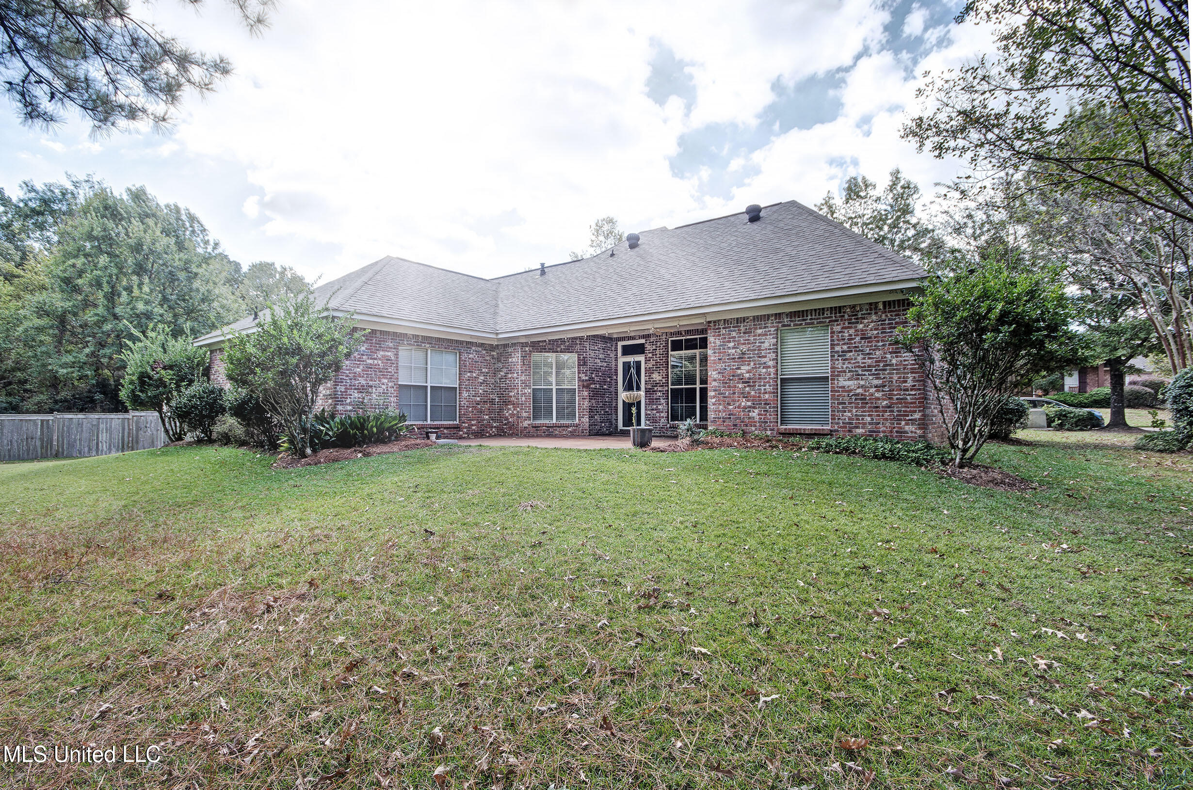 135 Seville Way Property Photo 6