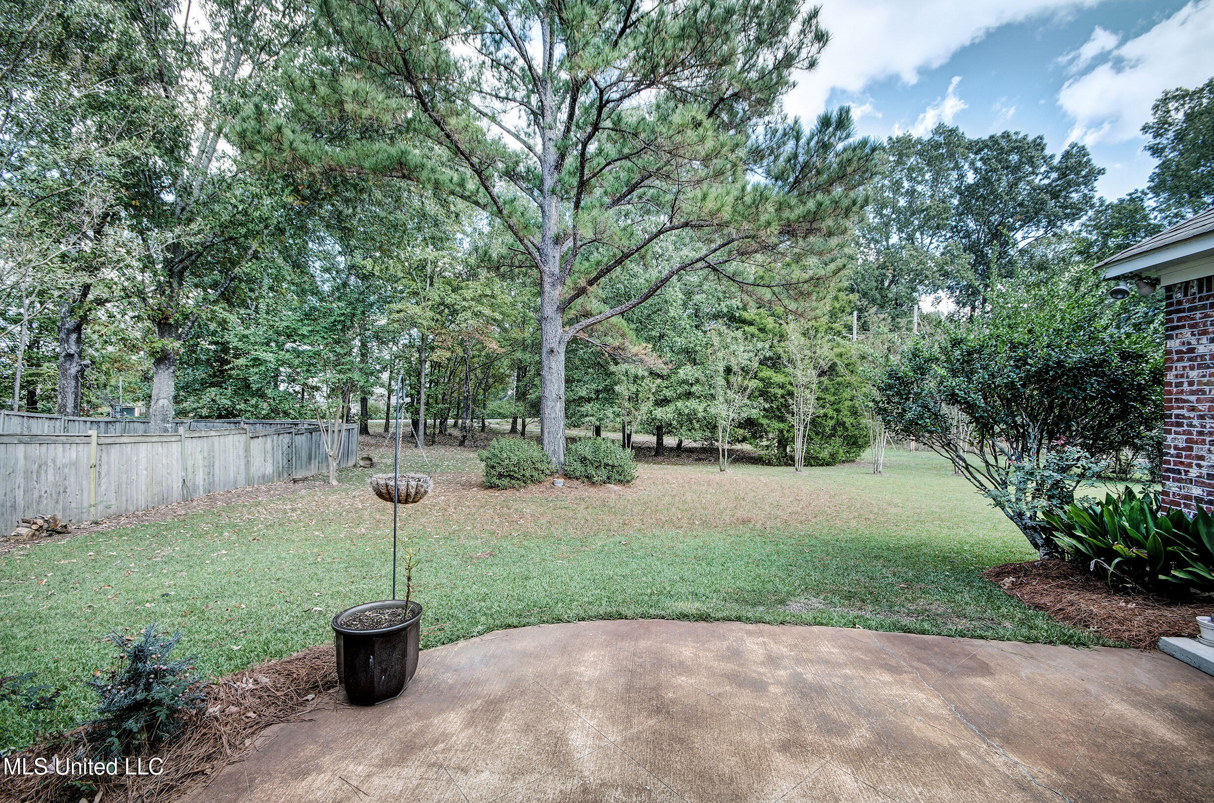 135 Seville Way Property Photo 7