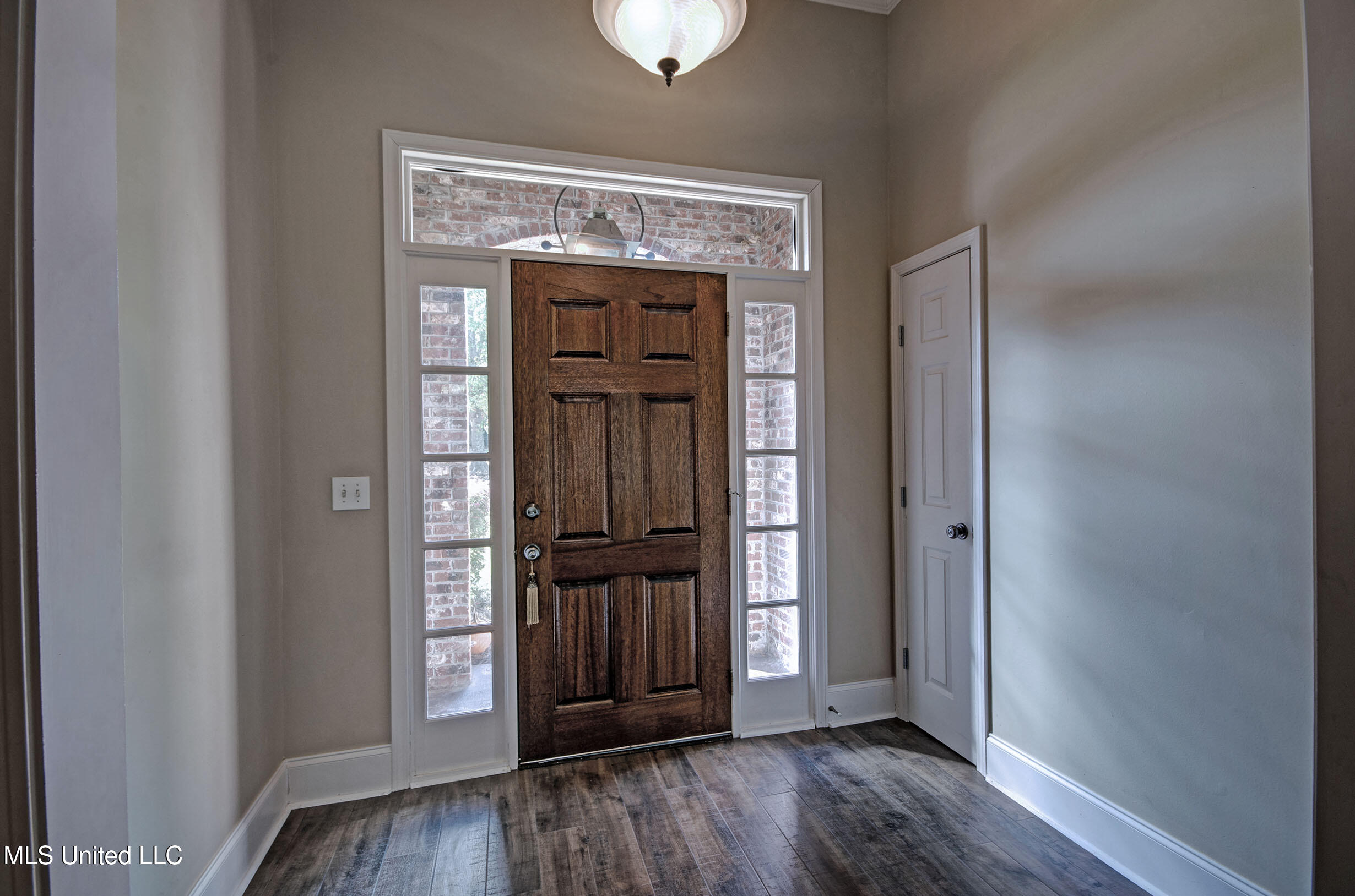 135 Seville Way Property Photo 9