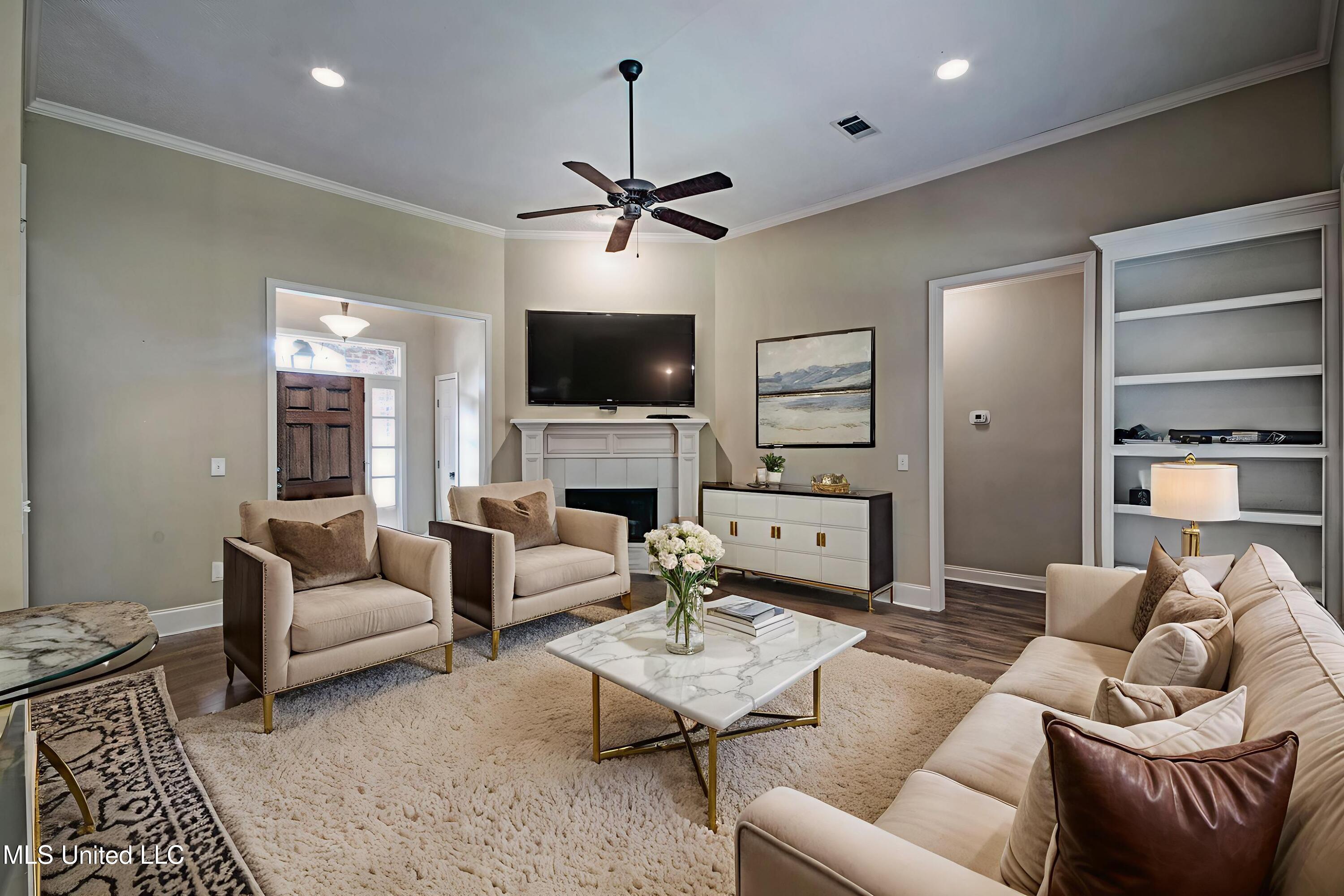 135 Seville Way Property Photo 10