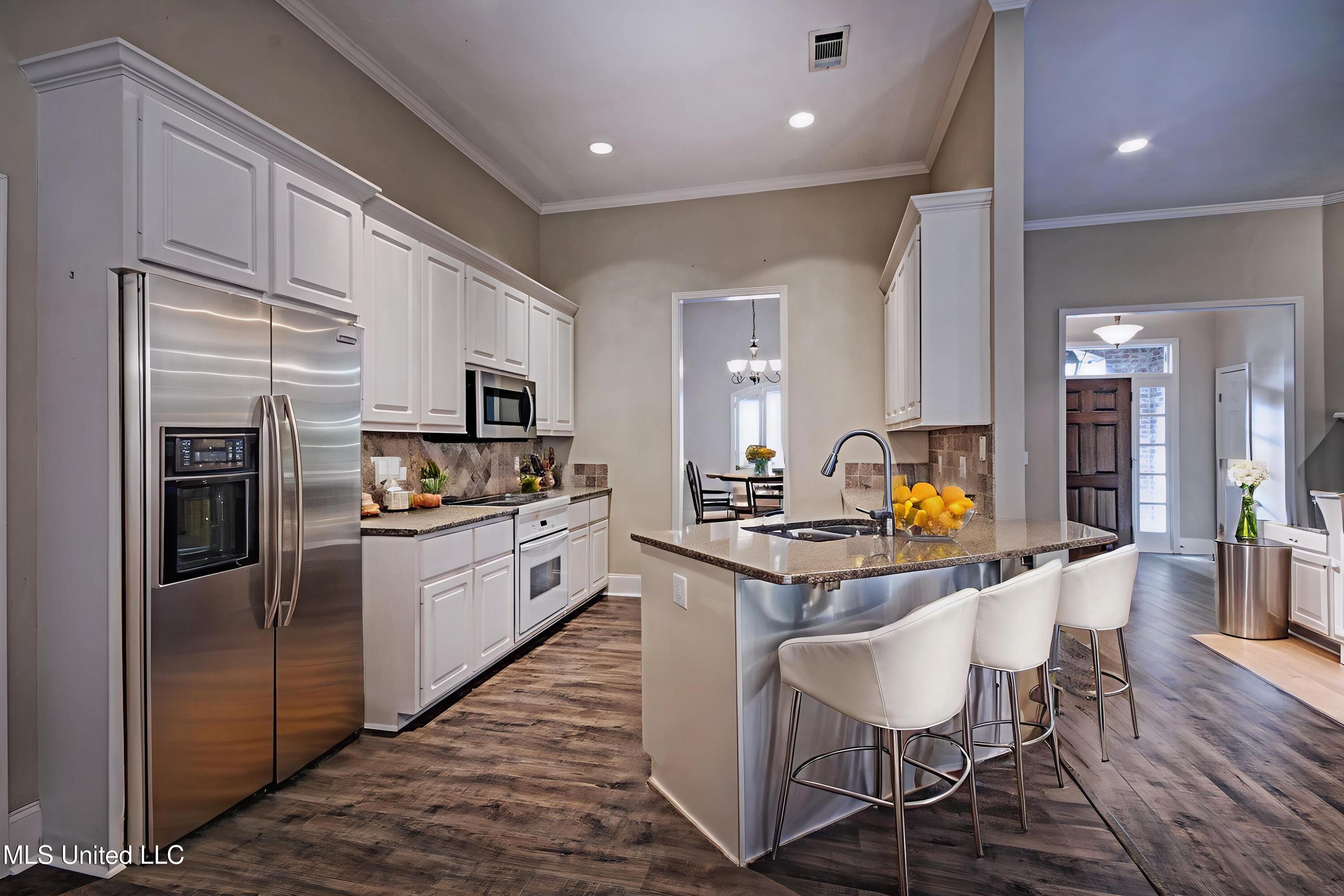 135 Seville Way Property Photo 12