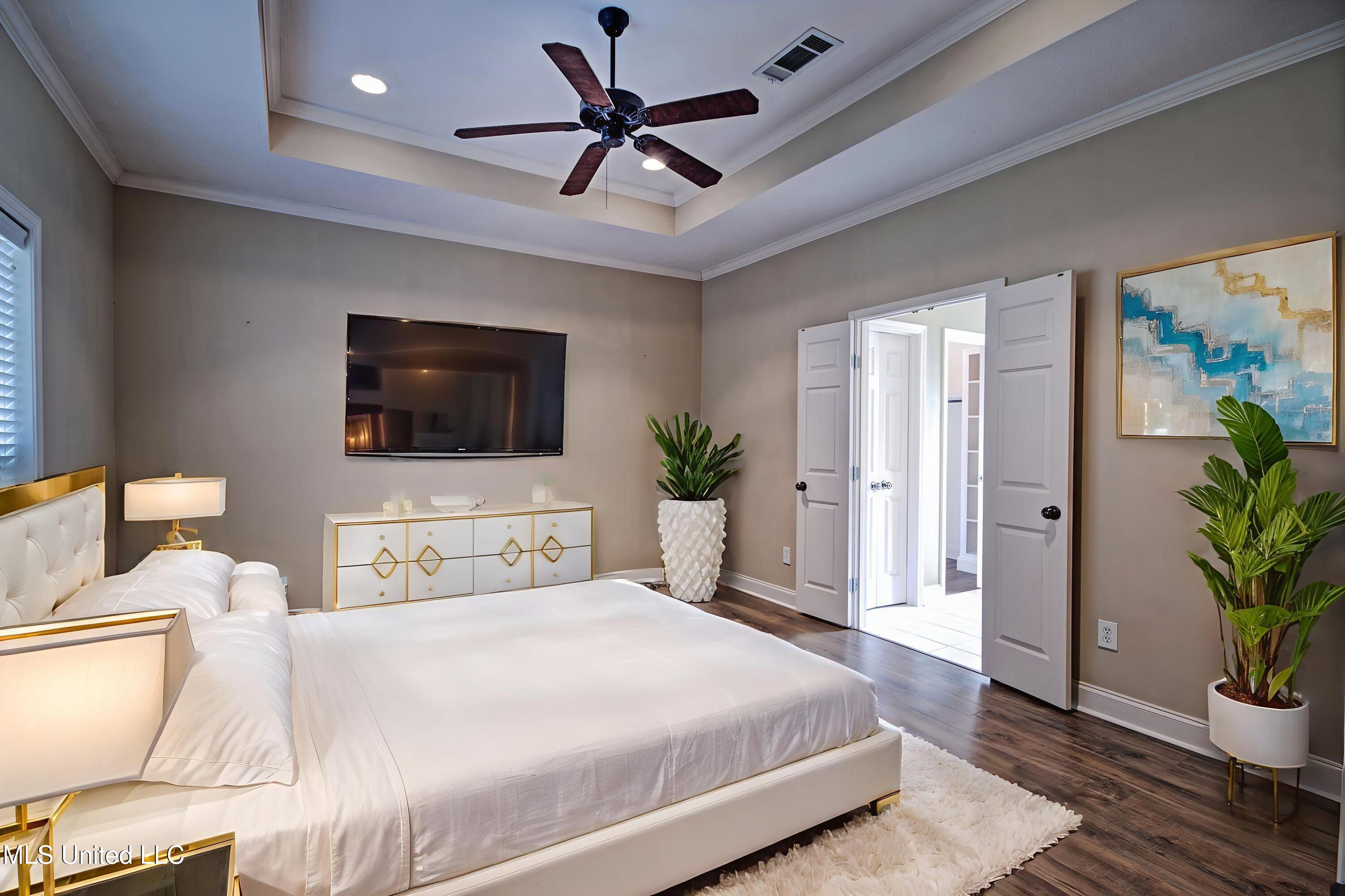 135 Seville Way Property Photo 13