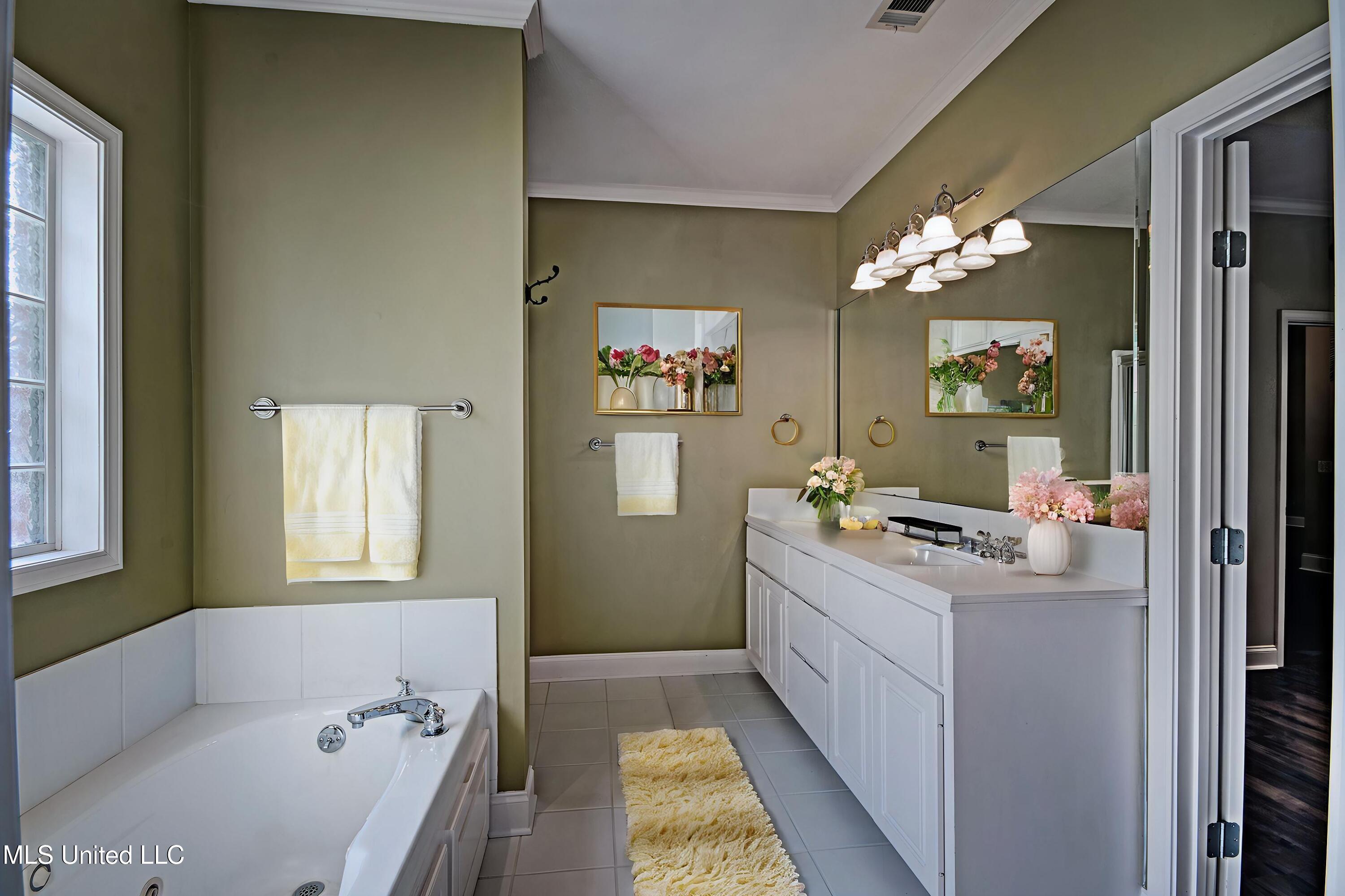 135 Seville Way Property Photo 14