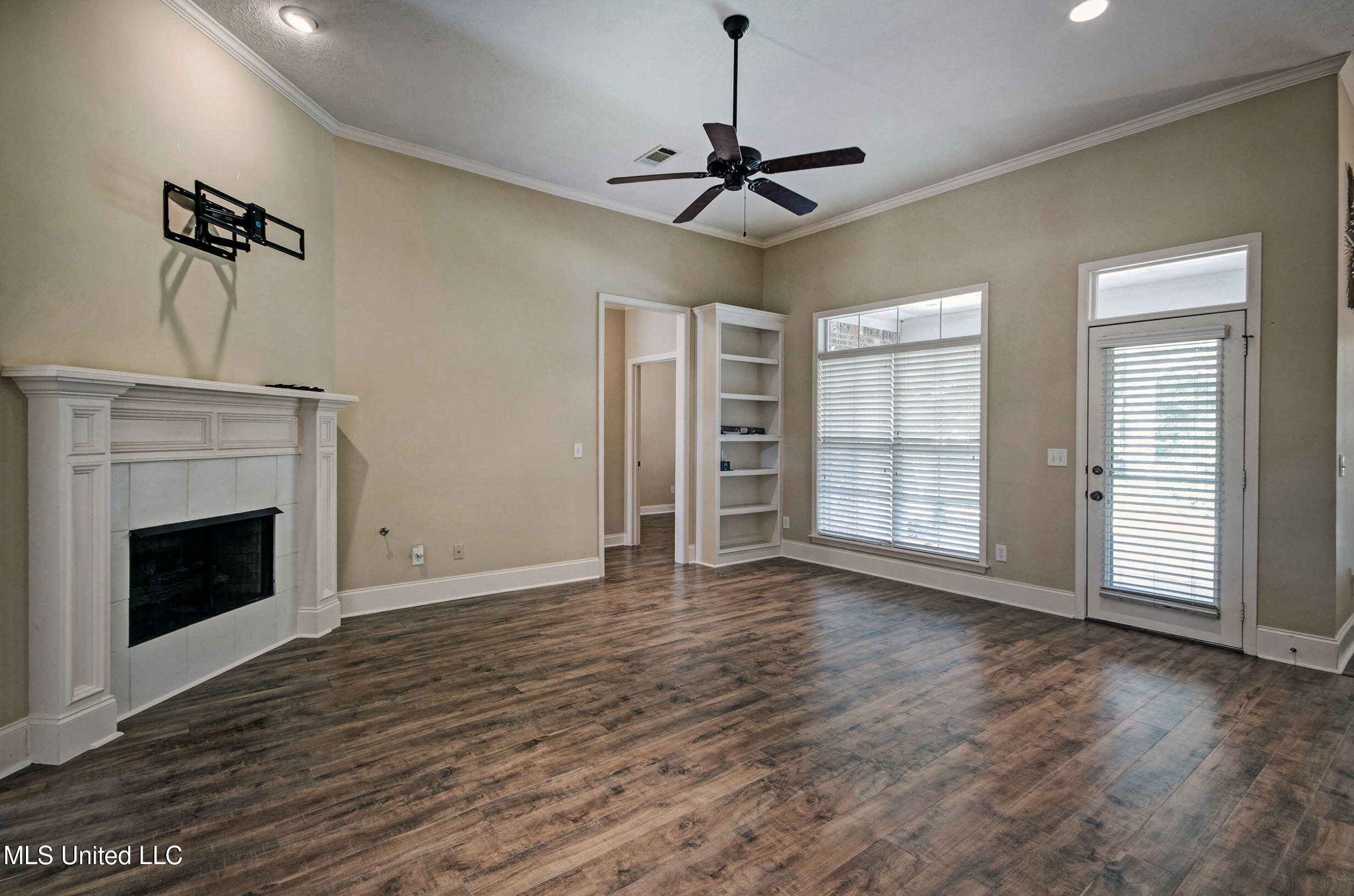 135 Seville Way Property Photo 20