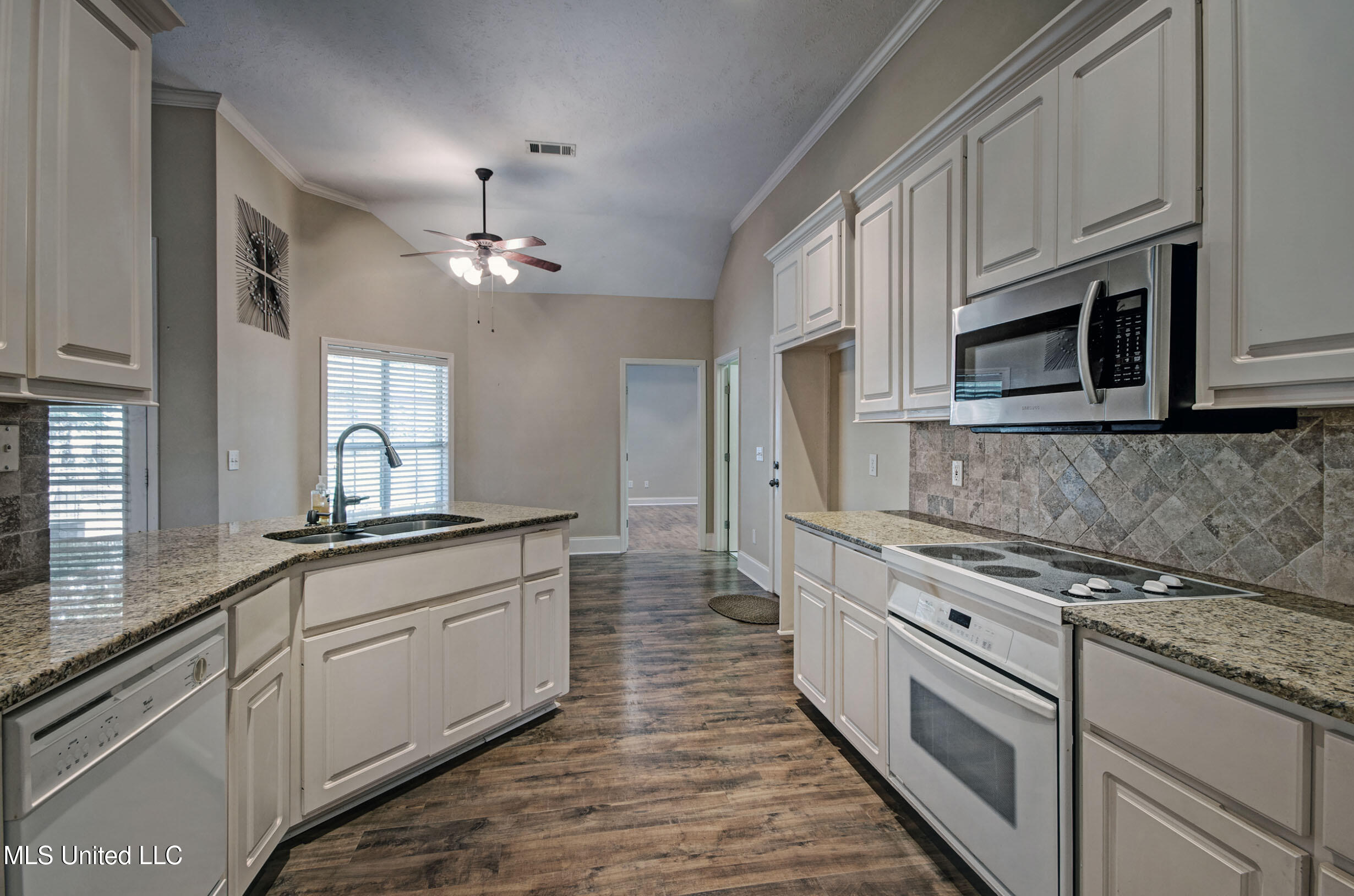 135 Seville Way Property Photo 23