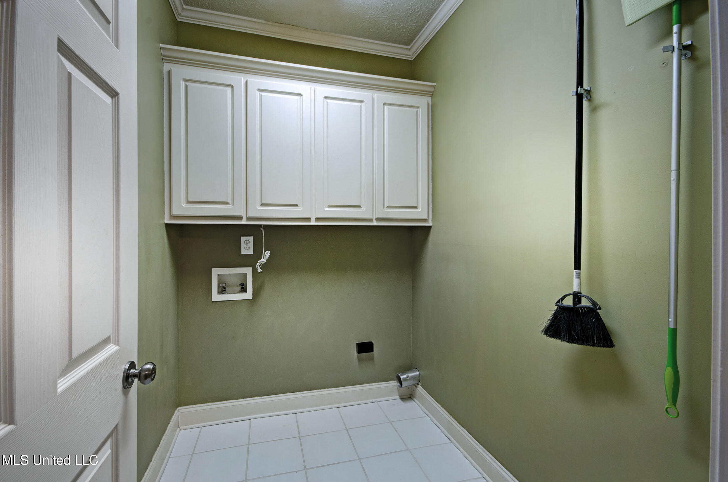 135 Seville Way Property Photo 24