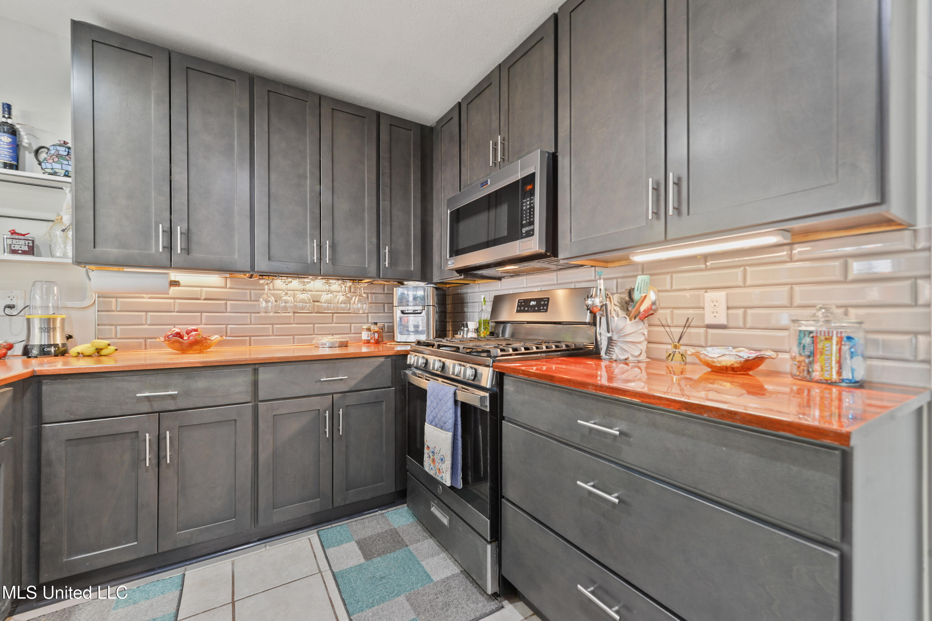 1214 Lancelot Lane Property Photo 4