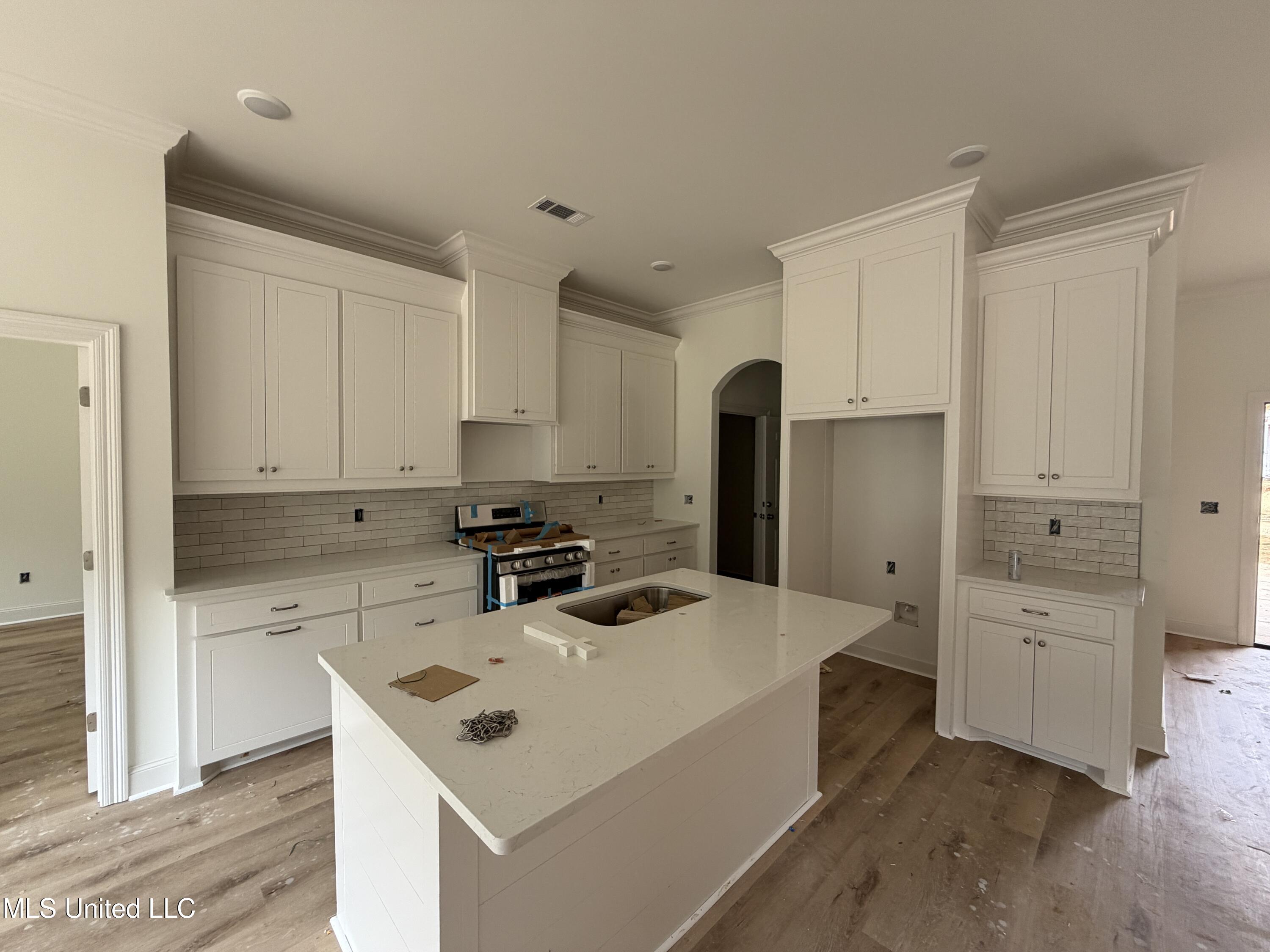 211 Anderson Oaks Drive Property Photo 6