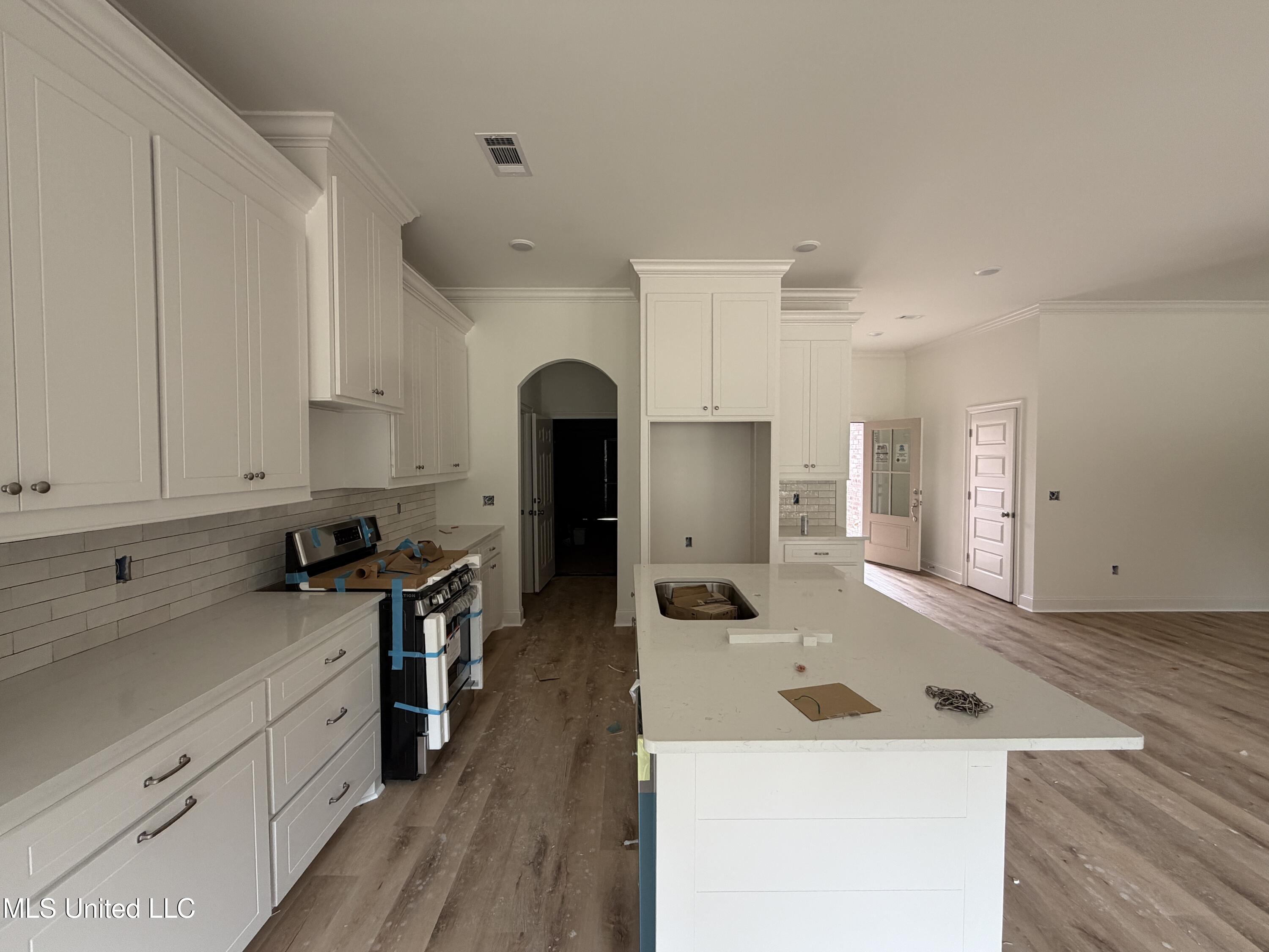 211 Anderson Oaks Drive Property Photo 8