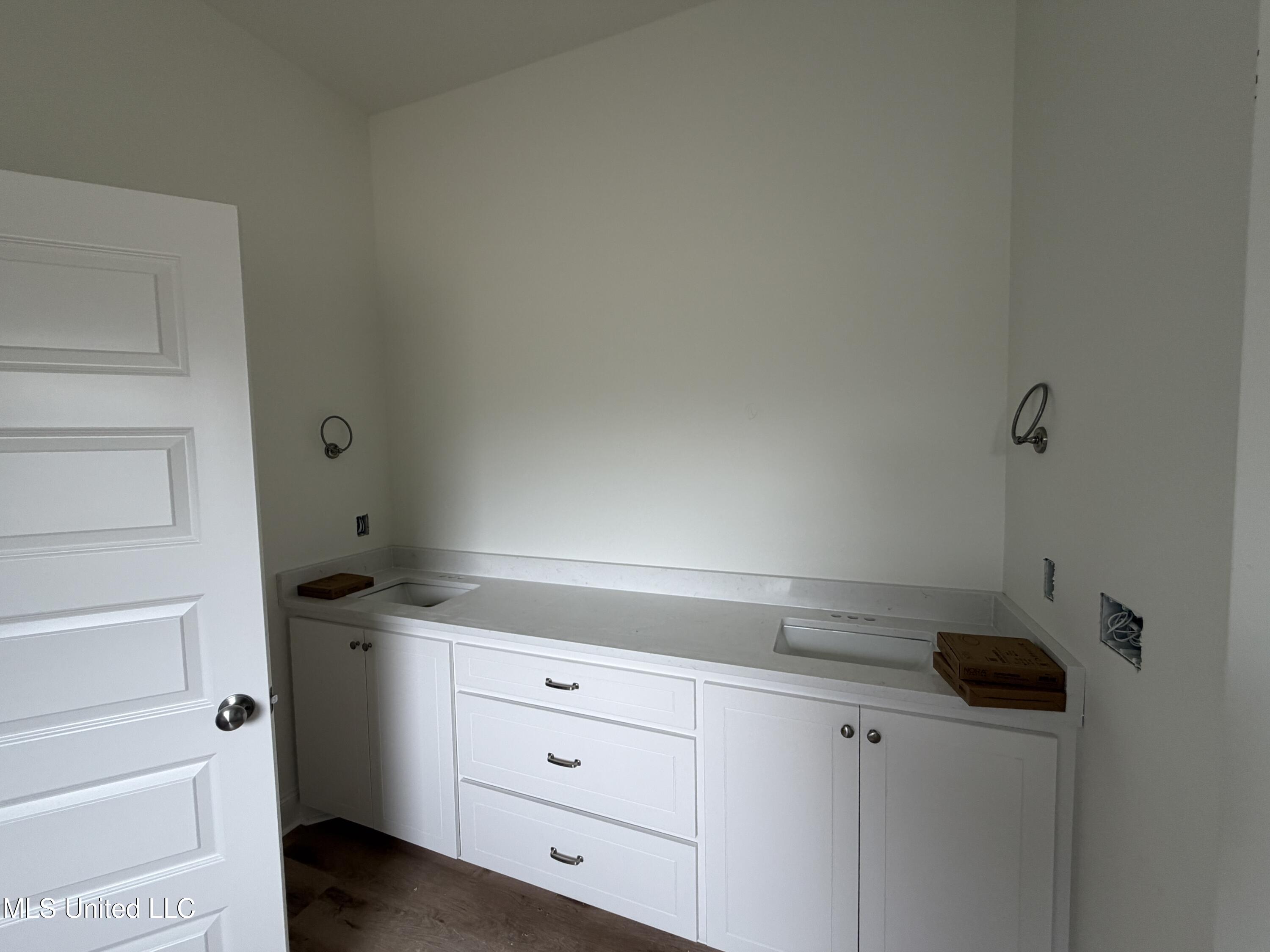 211 Anderson Oaks Drive Property Photo 16