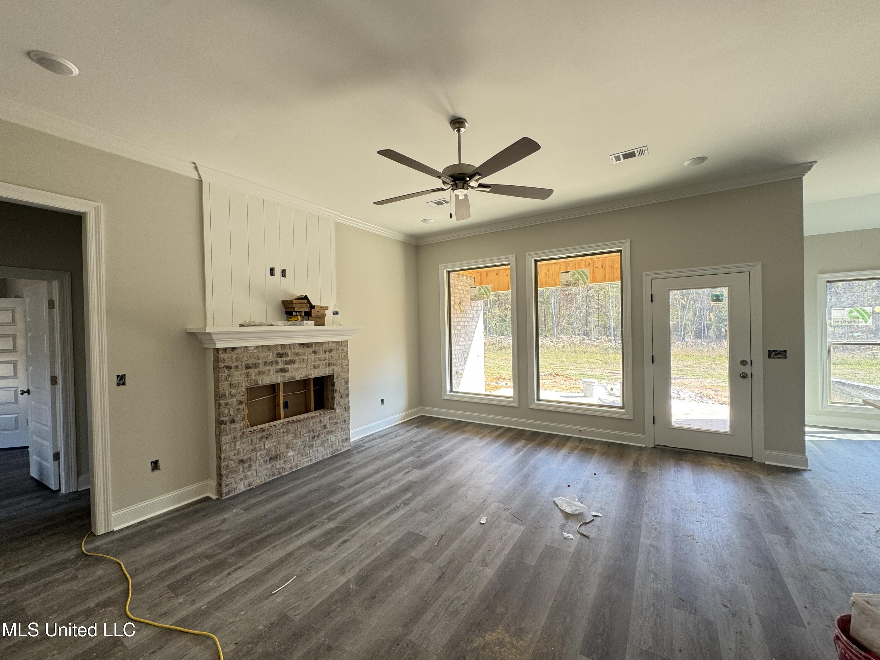 213 Anderson Oaks Drive Property Photo 2