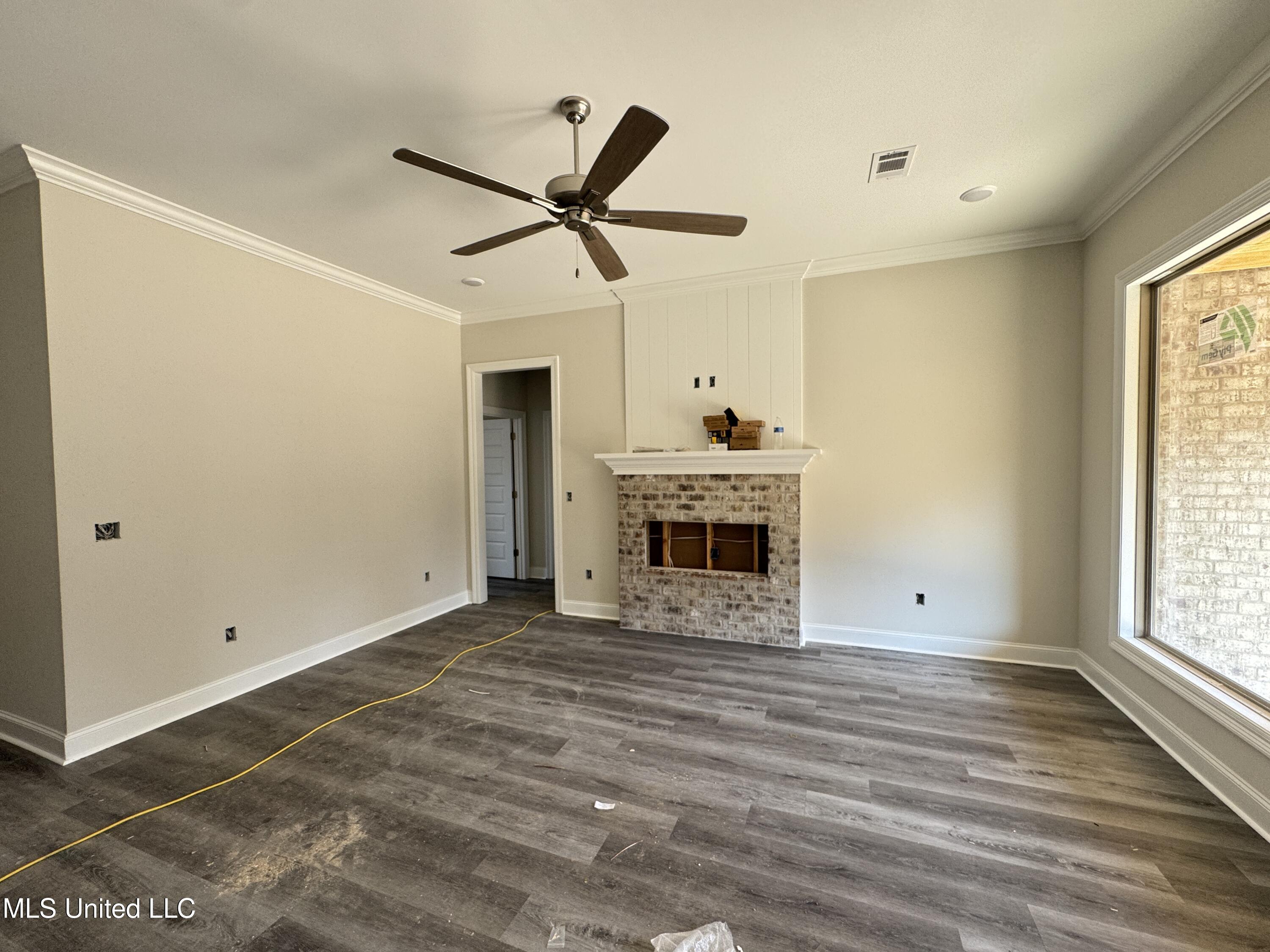 213 Anderson Oaks Drive Property Photo 3