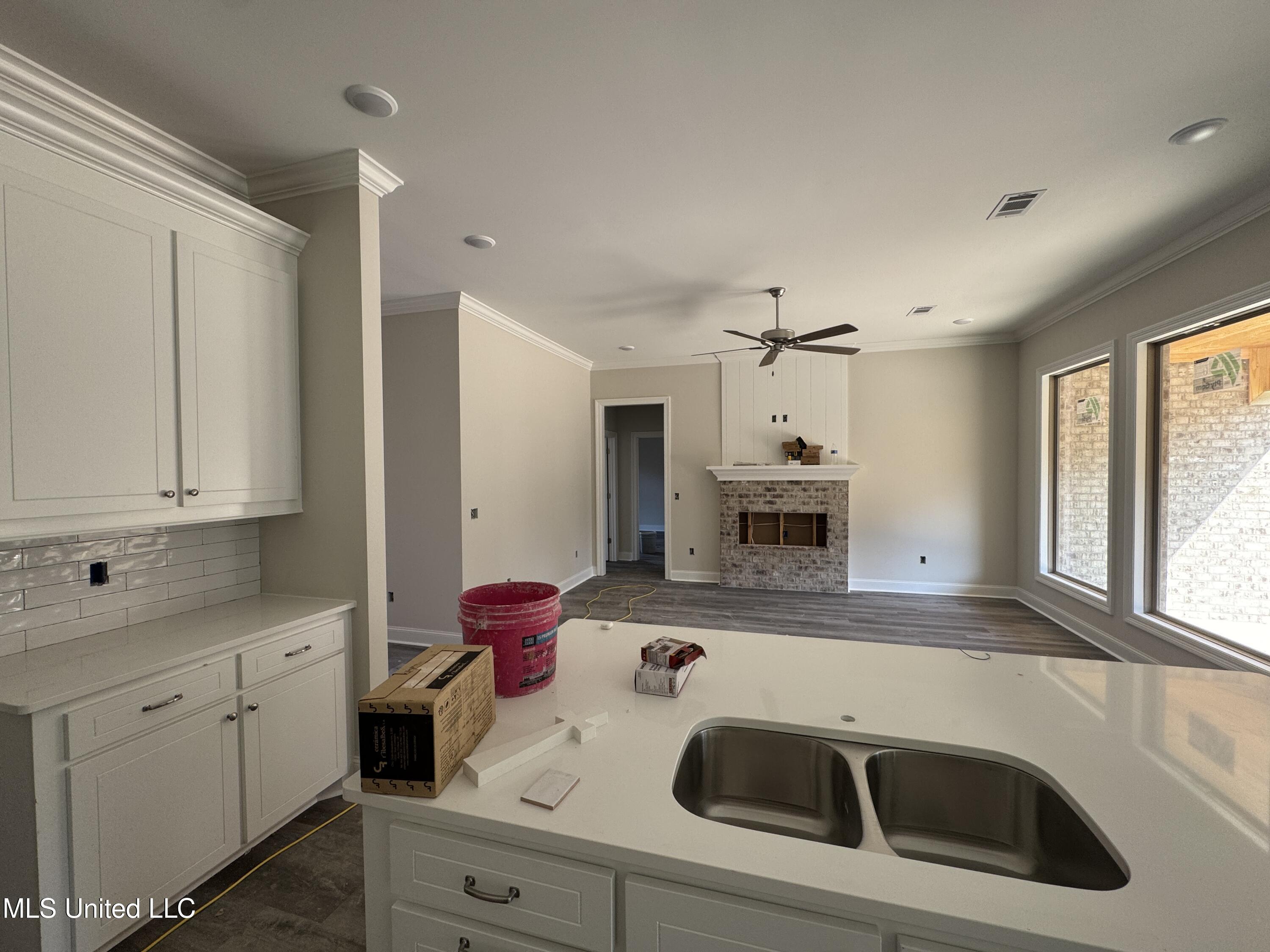 213 Anderson Oaks Drive Property Photo 6