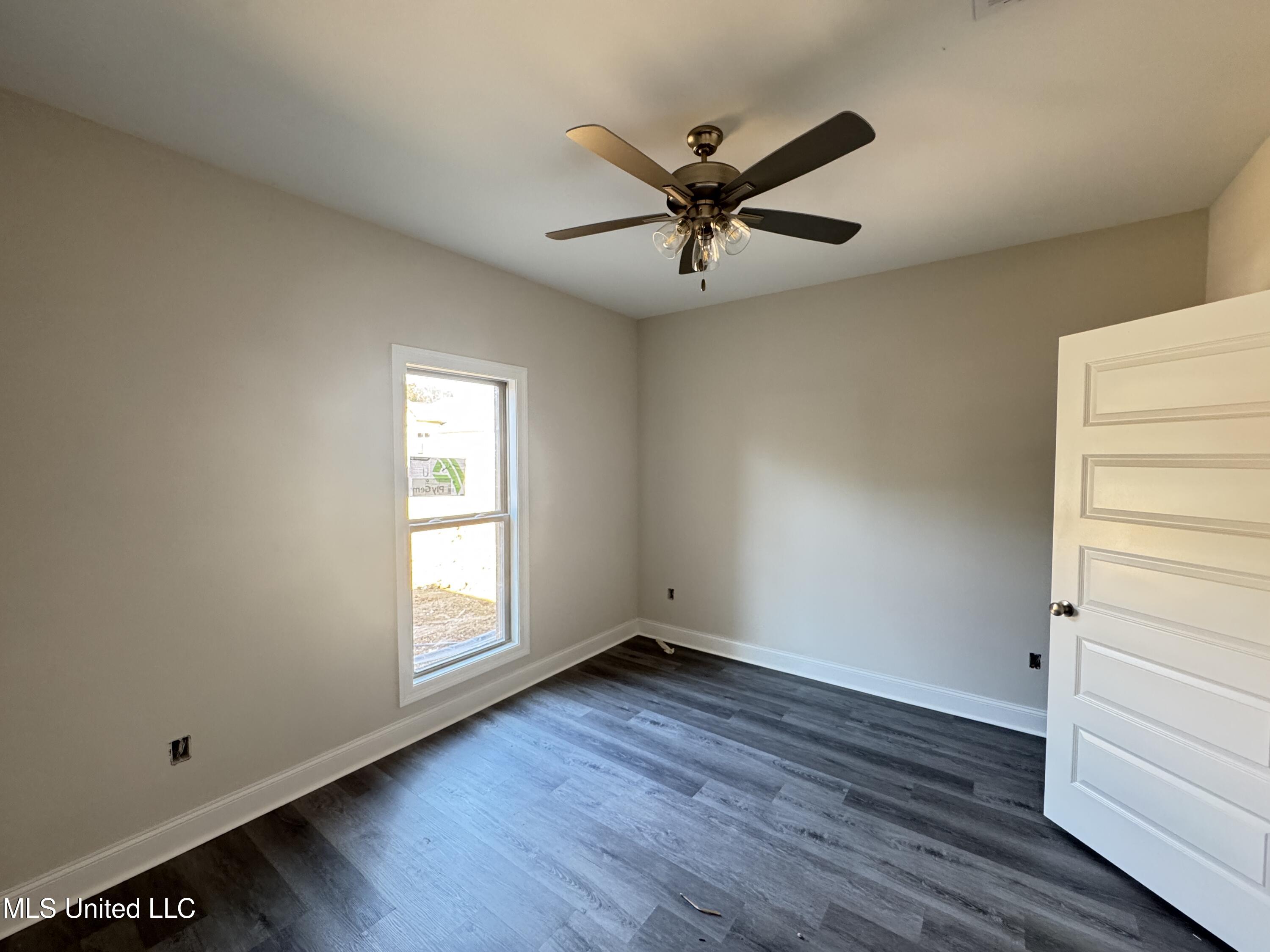 213 Anderson Oaks Drive Property Photo 12