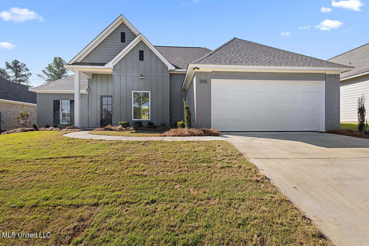 205 Lakecrest Drive Property Photo 1