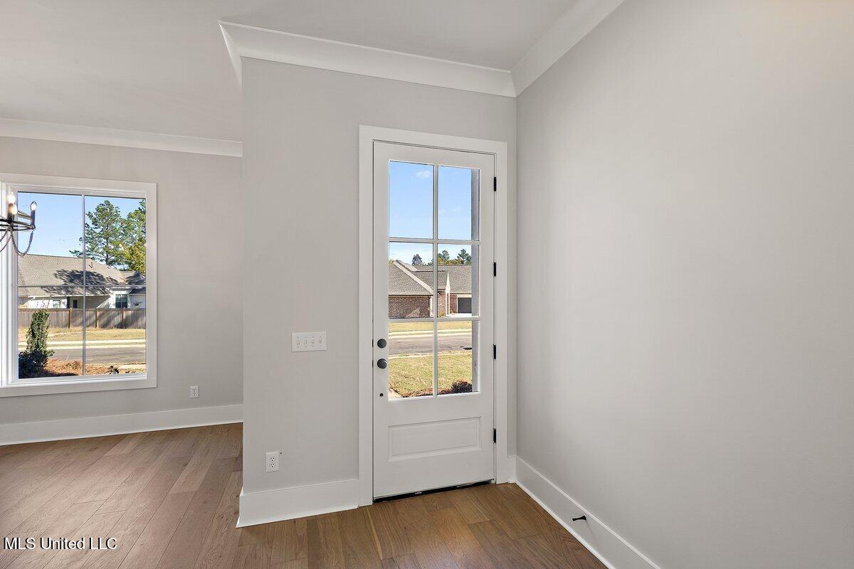 205 Lakecrest Drive Property Photo 3