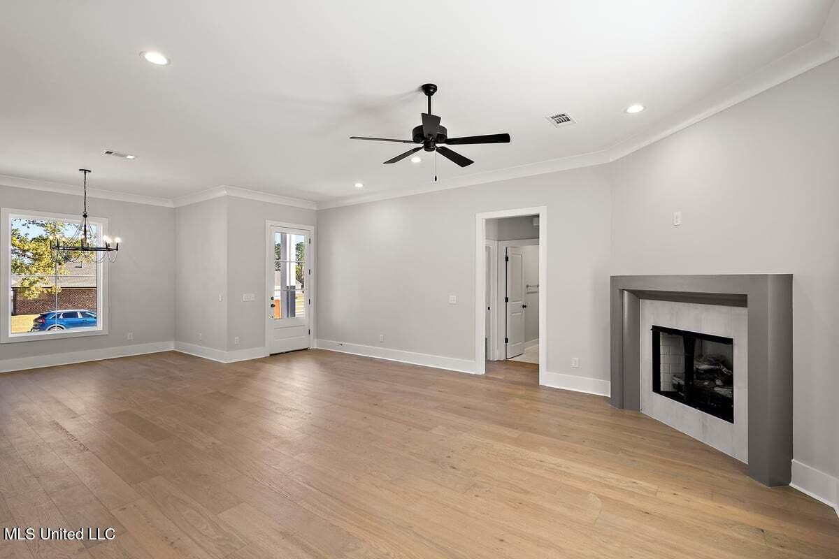 205 Lakecrest Drive Property Photo 5