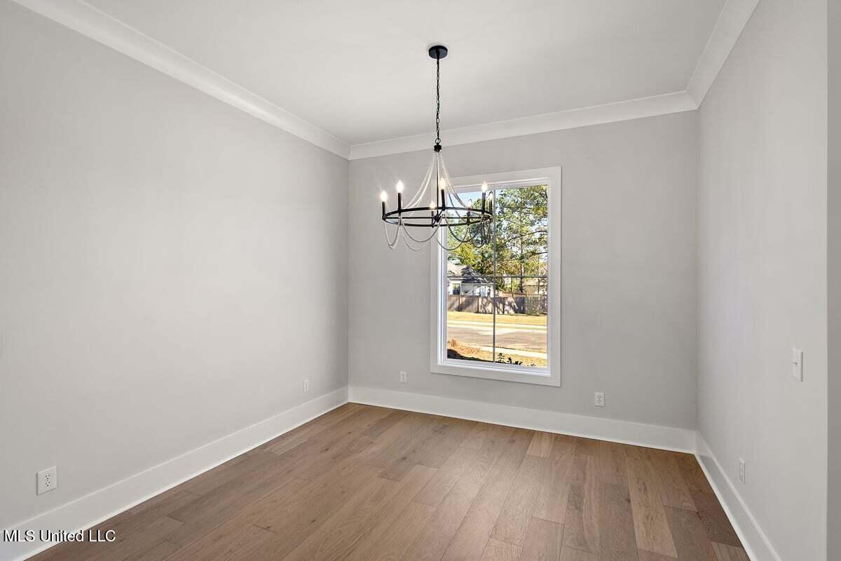 205 Lakecrest Drive Property Photo 6